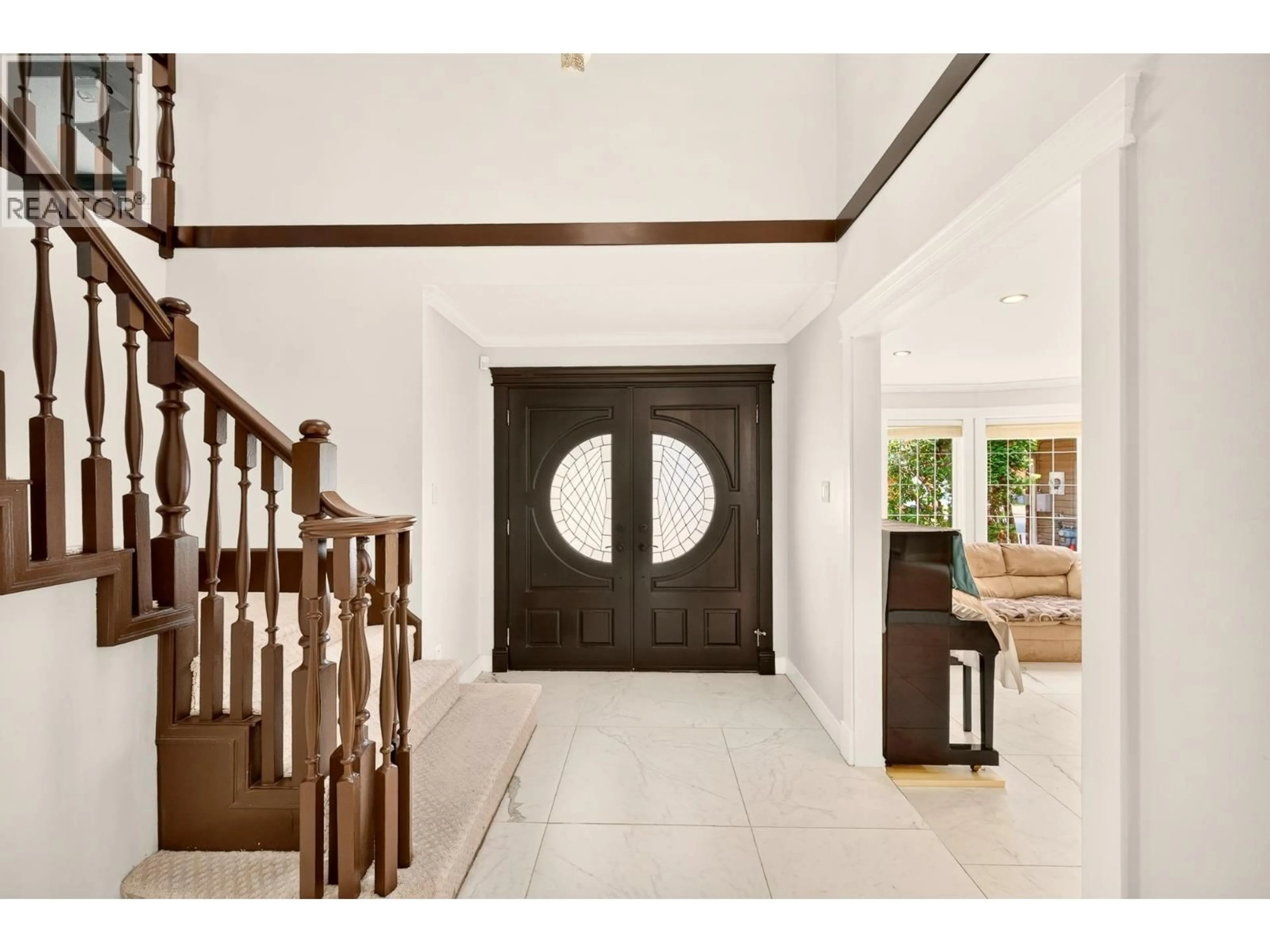 Indoor foyer for 5211 SAPPHIRE PLACE, Richmond British Columbia V7C4Z9