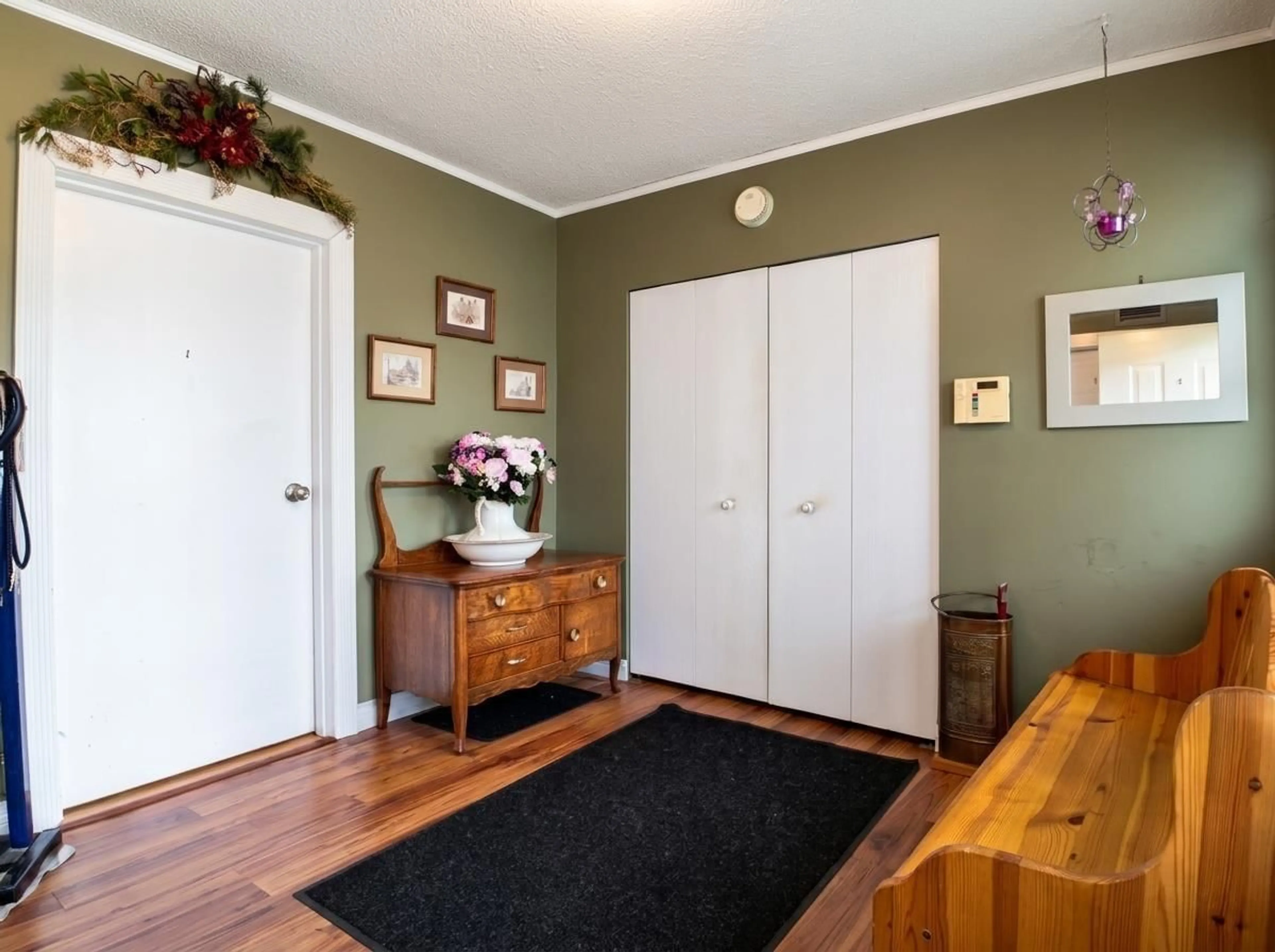 Indoor entryway for 2506 WILDING CRESCENT, Langley British Columbia V2Y1B5