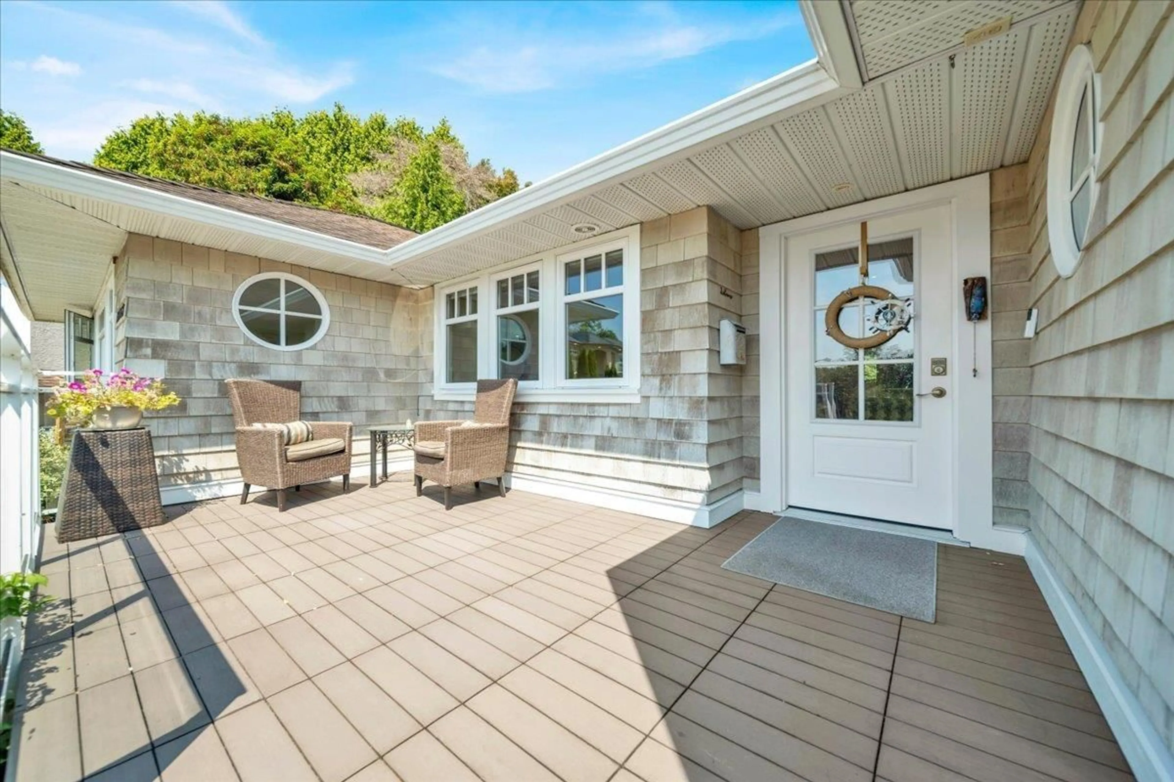 Patio, unknown for 16063 8 AVENUE, Surrey British Columbia V4A1A1