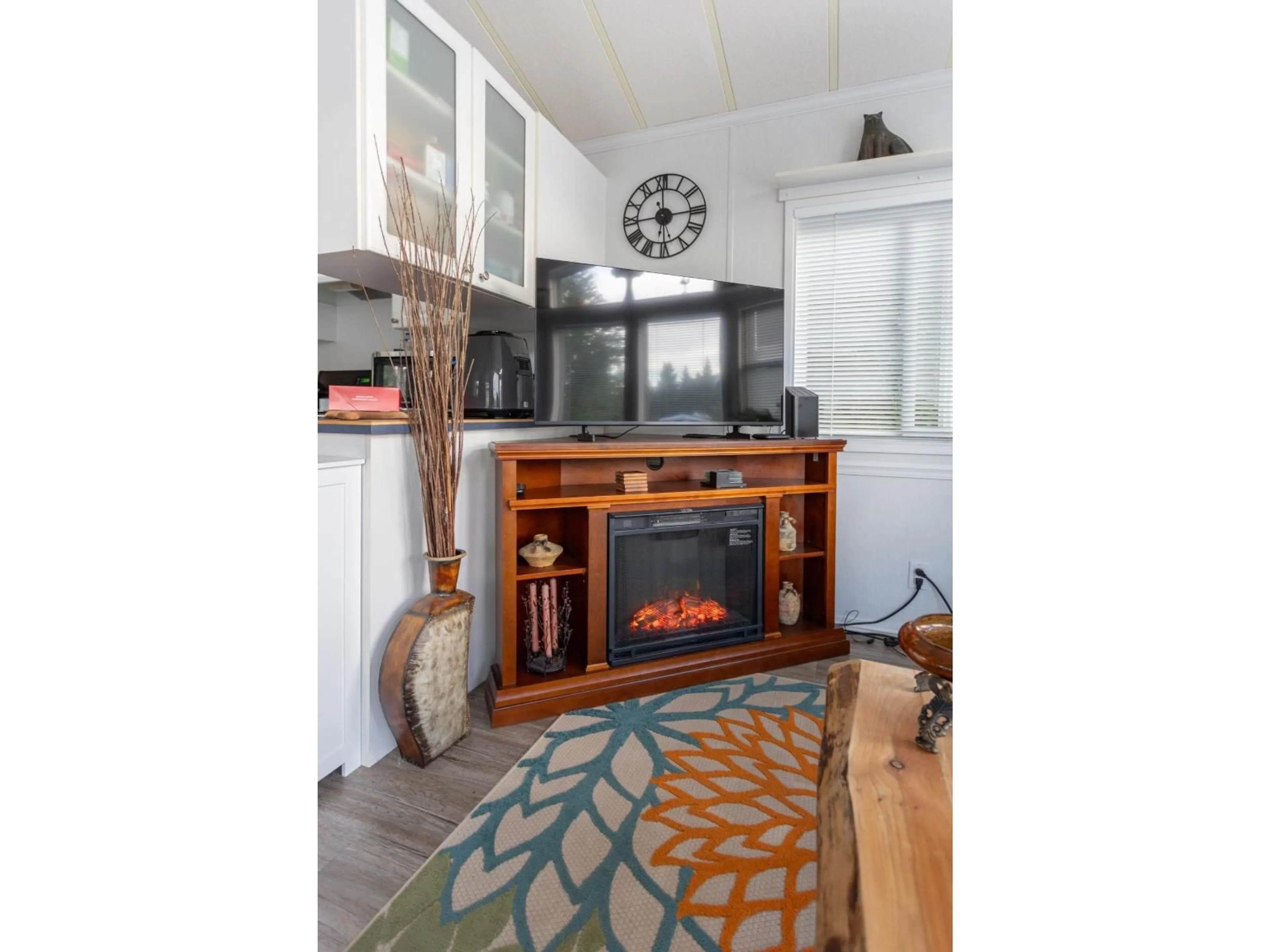Indoor entryway for 107 - 14600 MORRIS VALLEY ROAD, Agassiz British Columbia V0M1A1