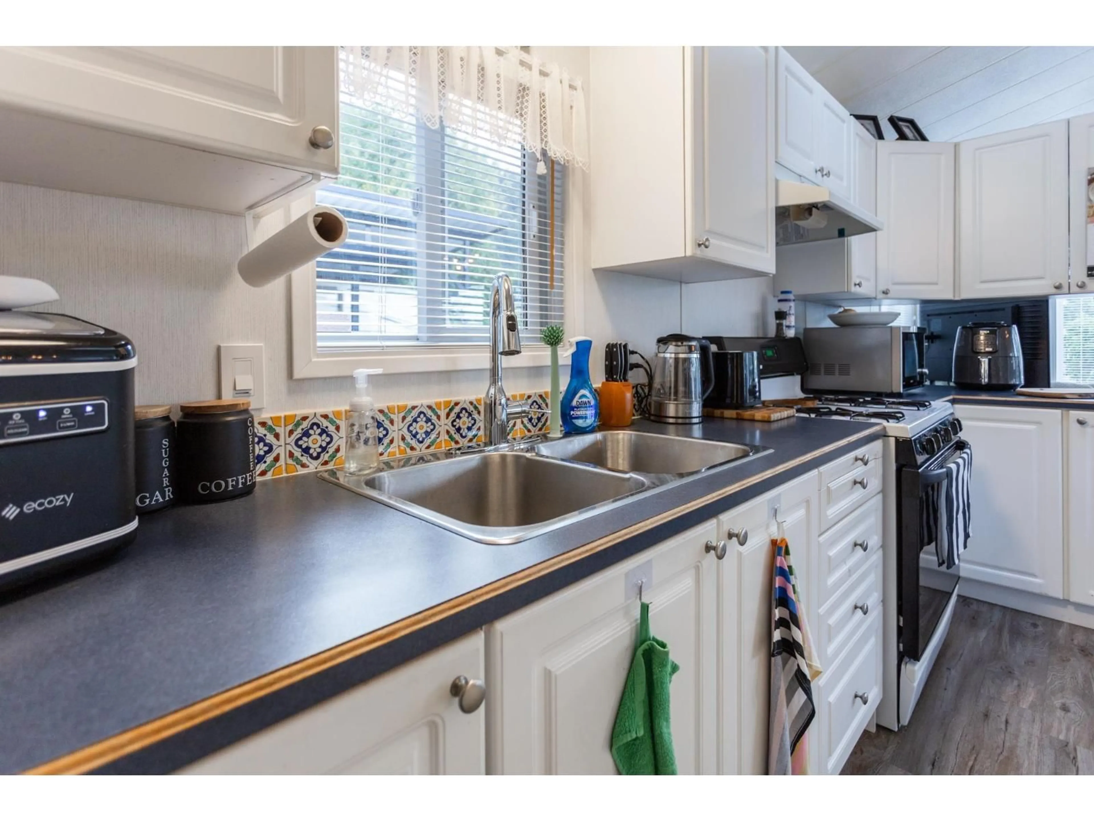 Standard kitchen, unknown for 107 - 14600 MORRIS VALLEY ROAD, Agassiz British Columbia V0M1A1