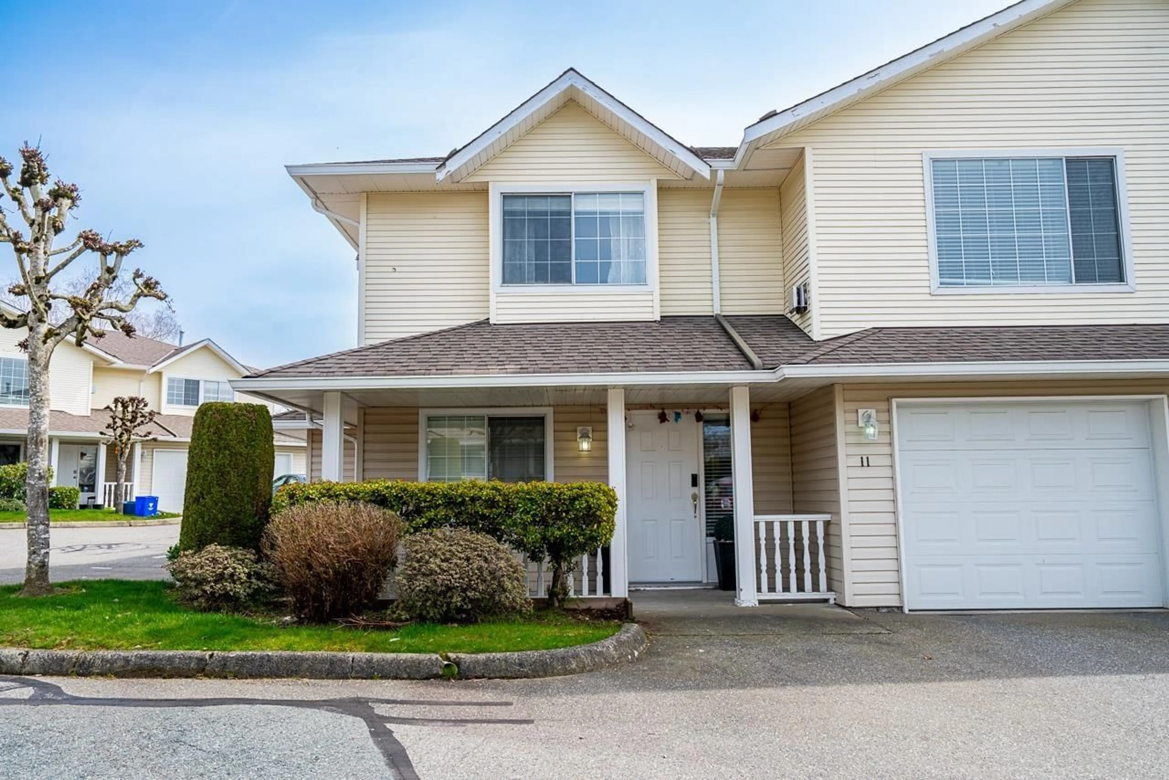 Home with vinyl exterior material, street for 11 - 31255 UPPER MACLURE ROAD, Abbotsford British Columbia V2T5N4