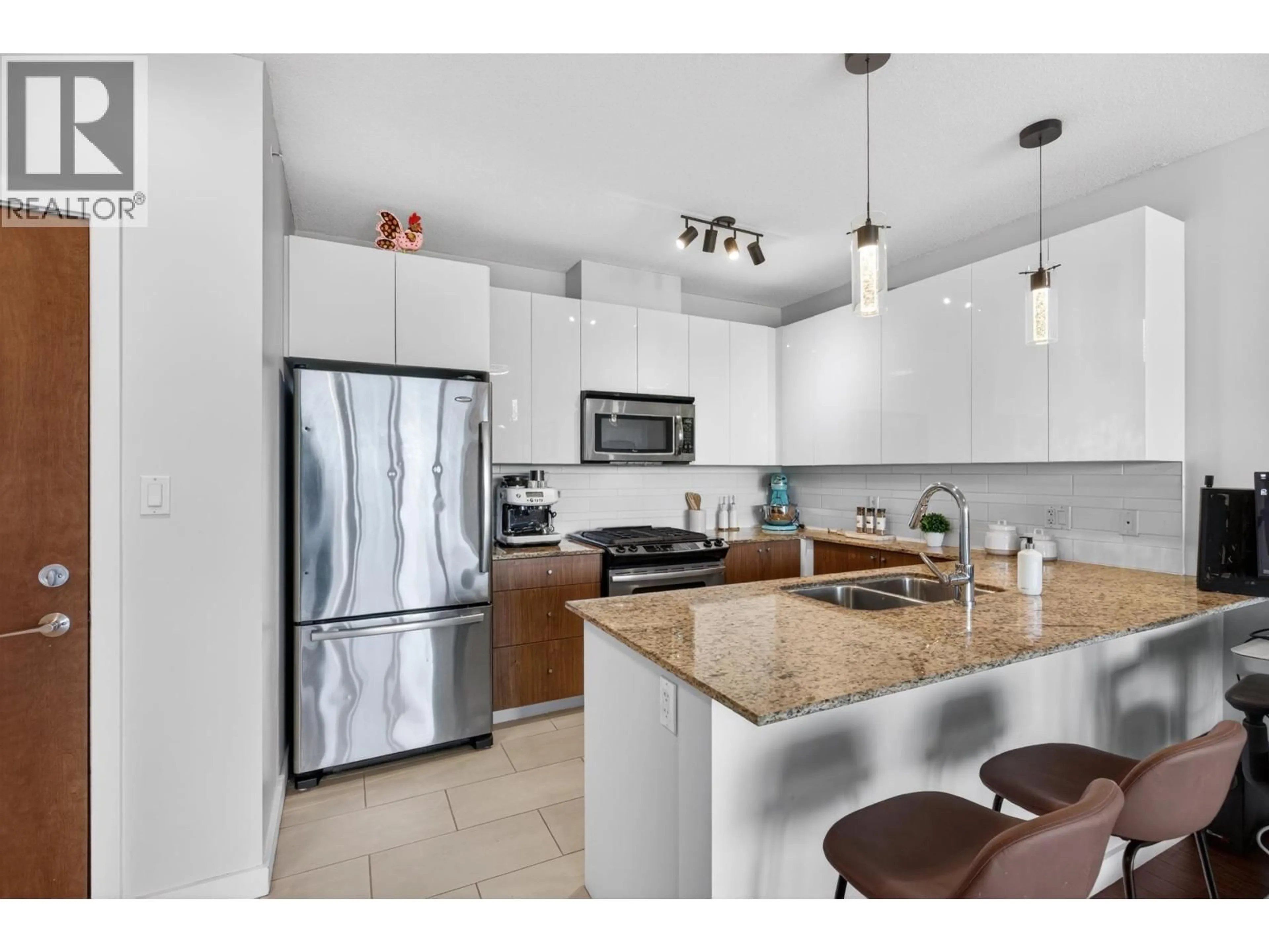 Open concept kitchen, ceramic/tile floor for 1601 - 280 ROSS DRIVE, New Westminster British Columbia V3L0C2