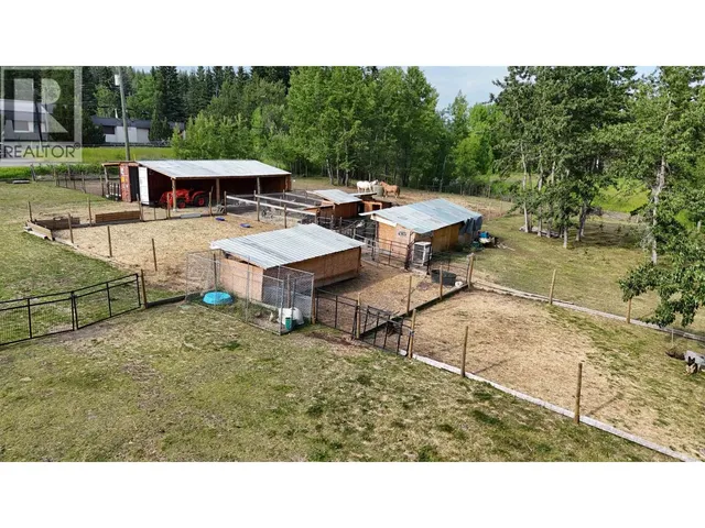 7566 BRIDGE LAKE BUSINESS ROUTE, 100 Mile House 4