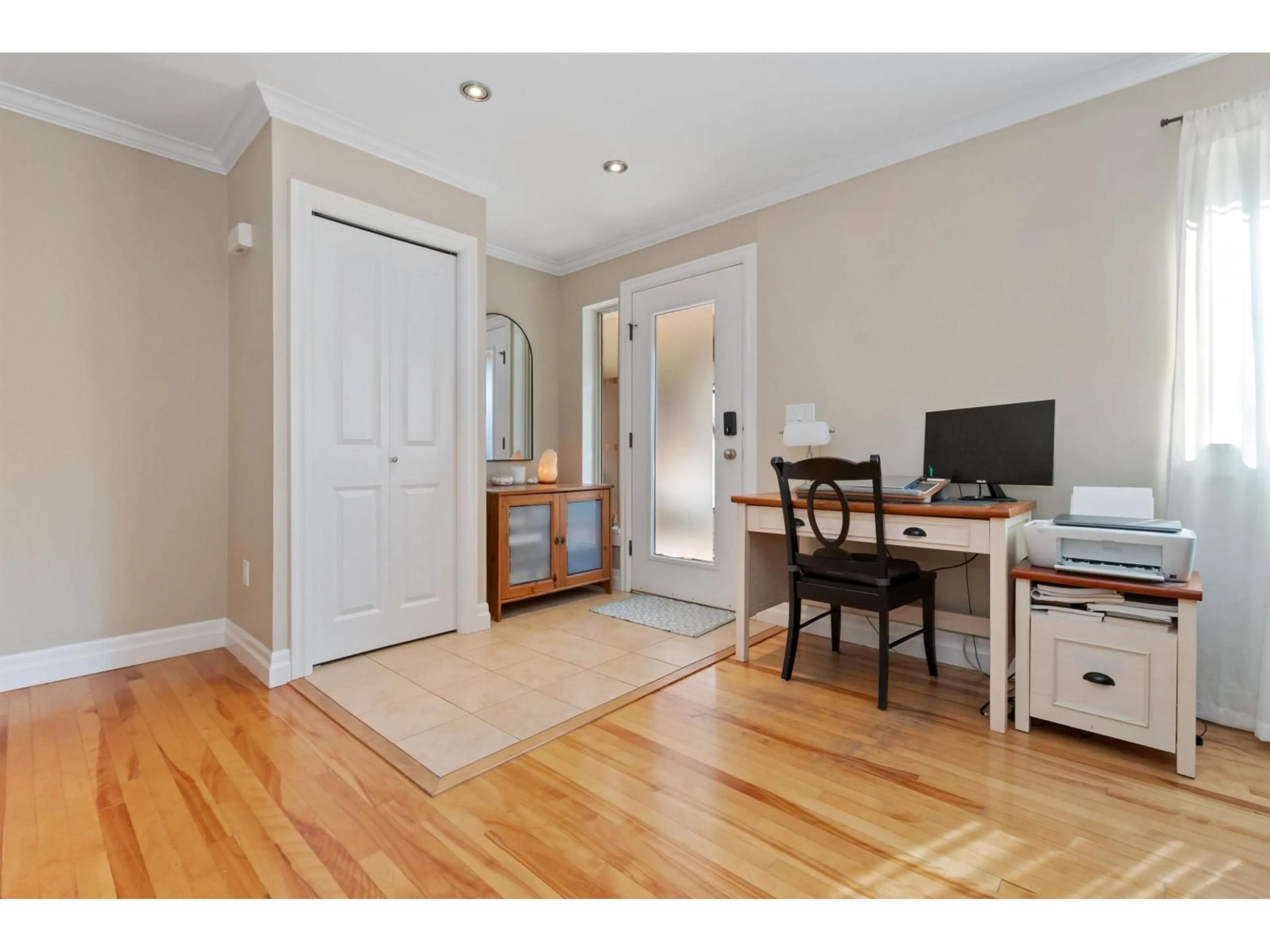 Indoor entryway for 26 - 5851 COWICHAN STREET, Chilliwack British Columbia V2R0J7