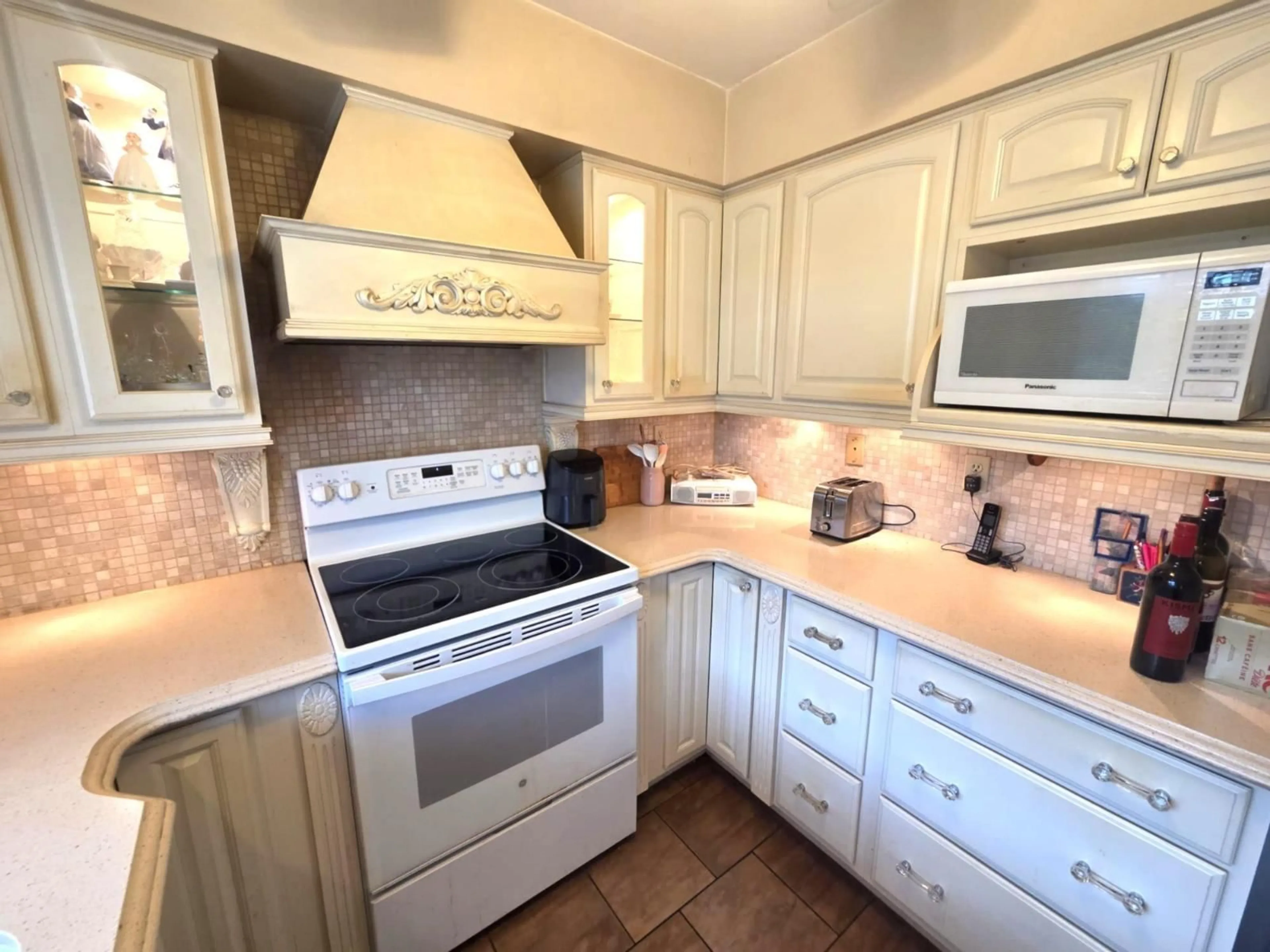 Standard kitchen, ceramic/tile floor for 3452 CLEARBROOK ROAD, Abbotsford British Columbia V2T5C1