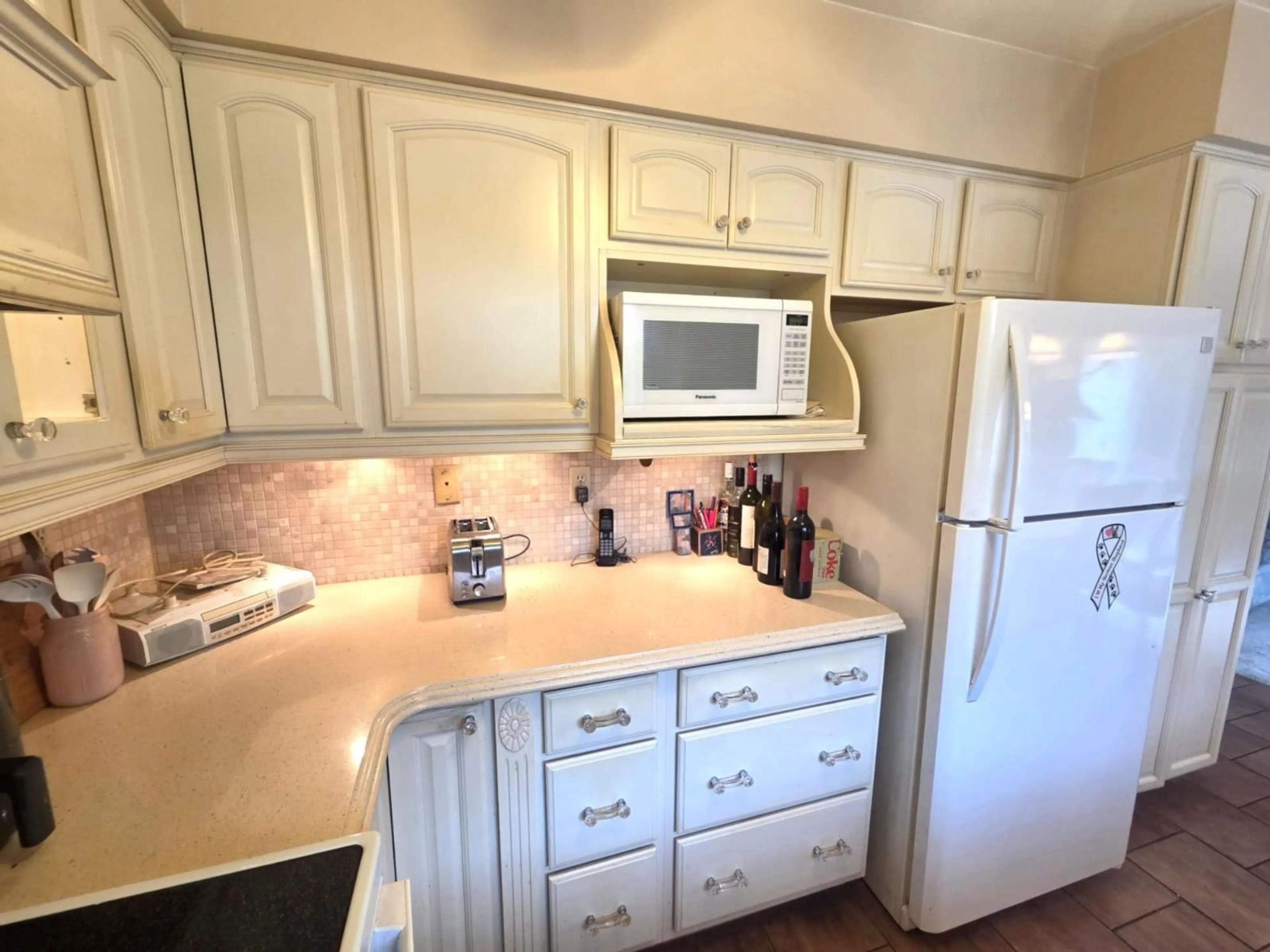 Standard kitchen, unknown for 3452 CLEARBROOK ROAD, Abbotsford British Columbia V2T5C1