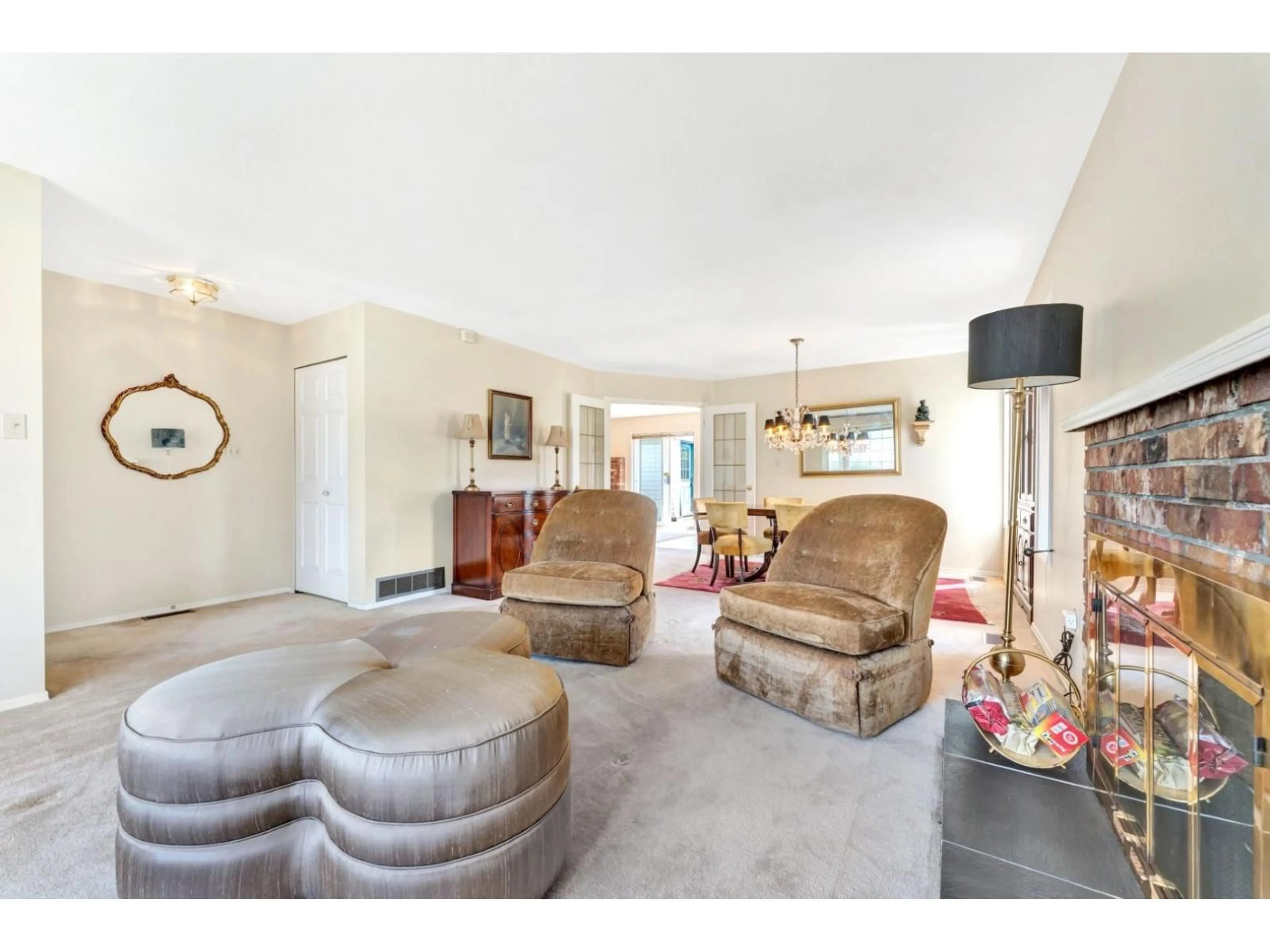 Living room with furniture, unknown for 3452 CLEARBROOK ROAD, Abbotsford British Columbia V2T5C1