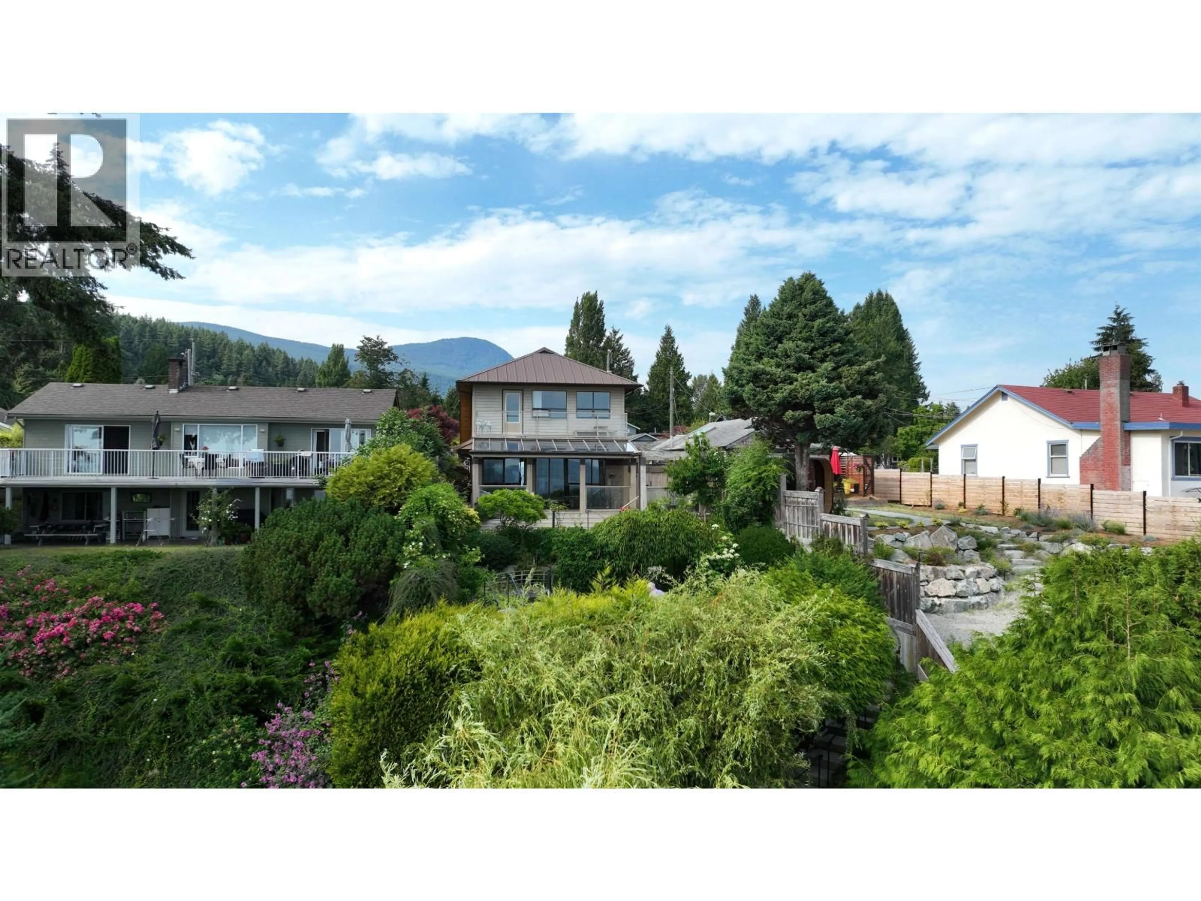 A pic from outside/outdoor area/front of a property/back of a property/a pic from drone, mountain view for 735 FRANKLIN ROAD, Gibsons British Columbia V0N1V8