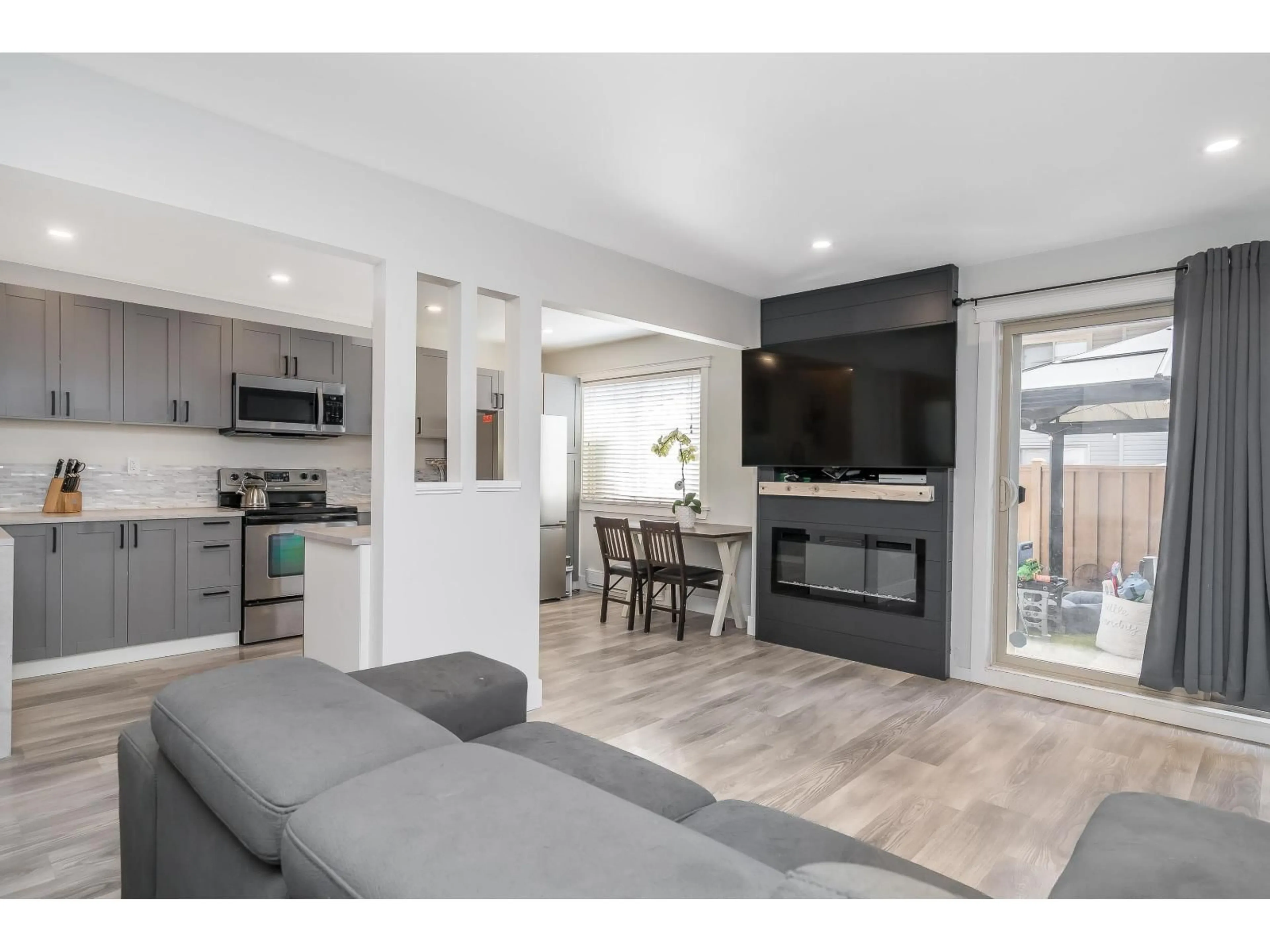 Open concept kitchen, unknown for 62 - 27456 32 AVENUE, Langley British Columbia V4W3P1