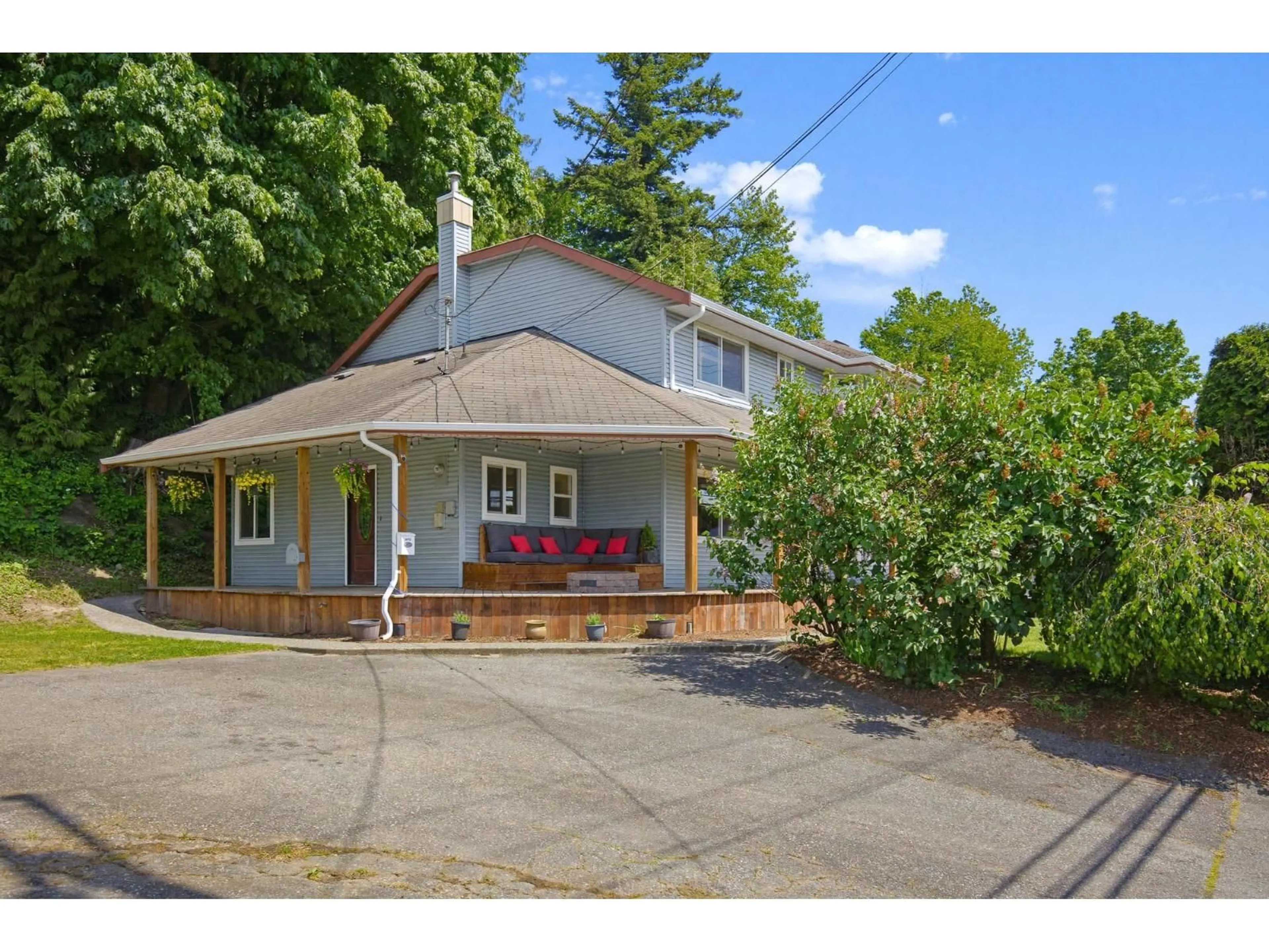 A pic from outside/outdoor area/front of a property/back of a property/a pic from drone, street for 34753 DELAIR ROAD, Abbotsford British Columbia V2S2E1