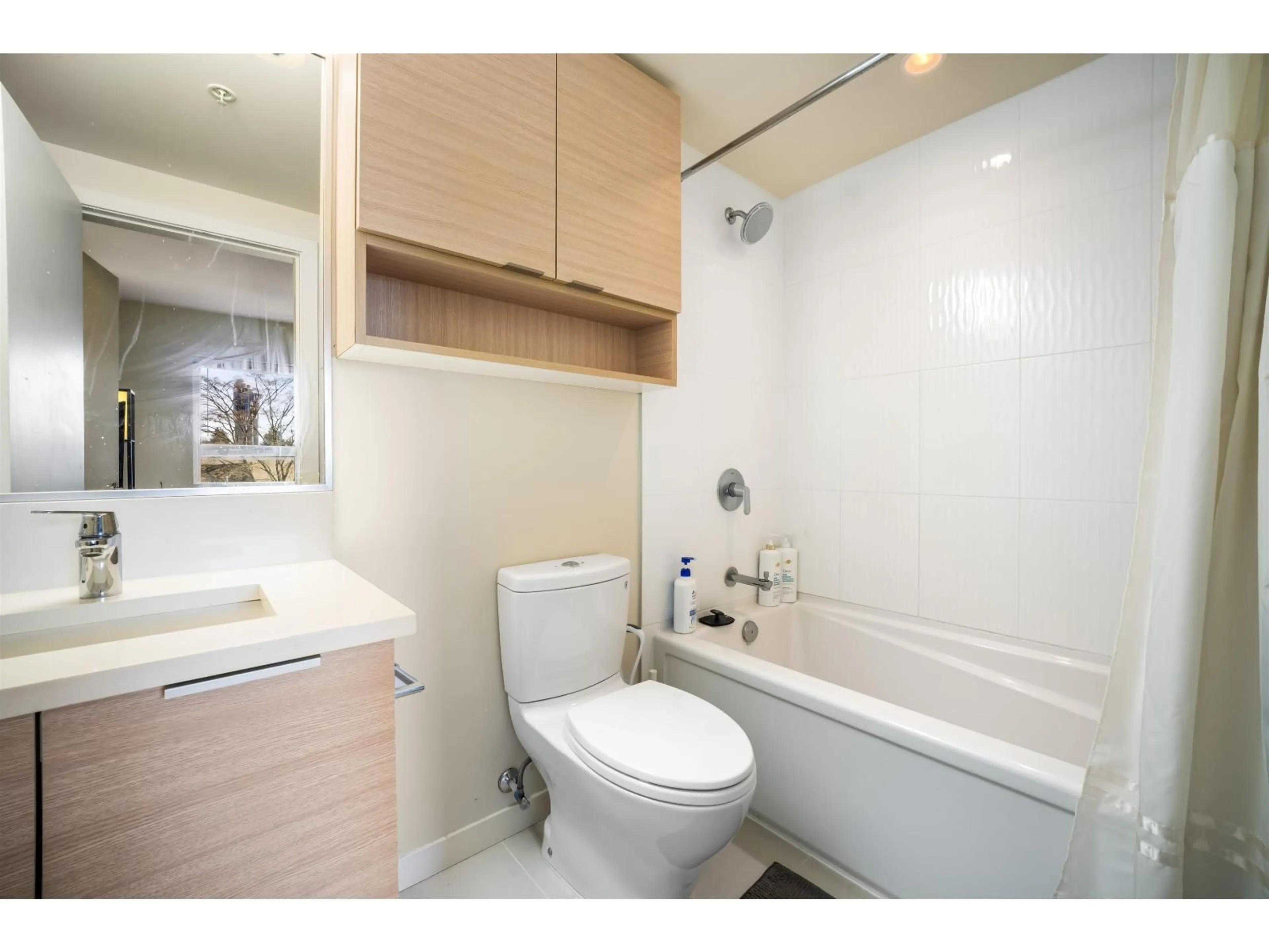 Standard bathroom, unknown for TH6 - 10378 133 STREET, Surrey British Columbia V3T0K6