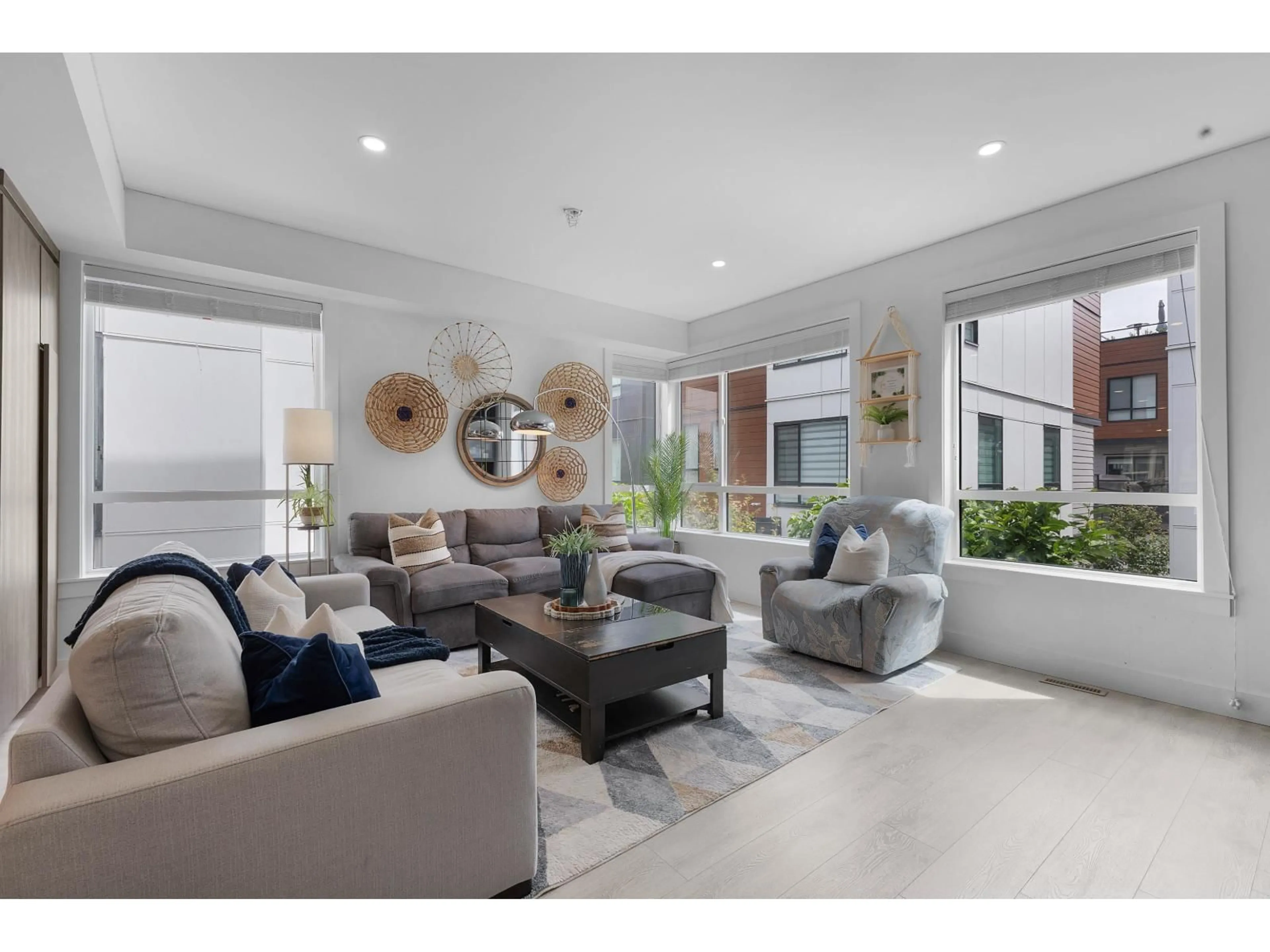 Living room with furniture, unknown for 20 - 19749 55 AVENUE, Langley British Columbia V3A0M2