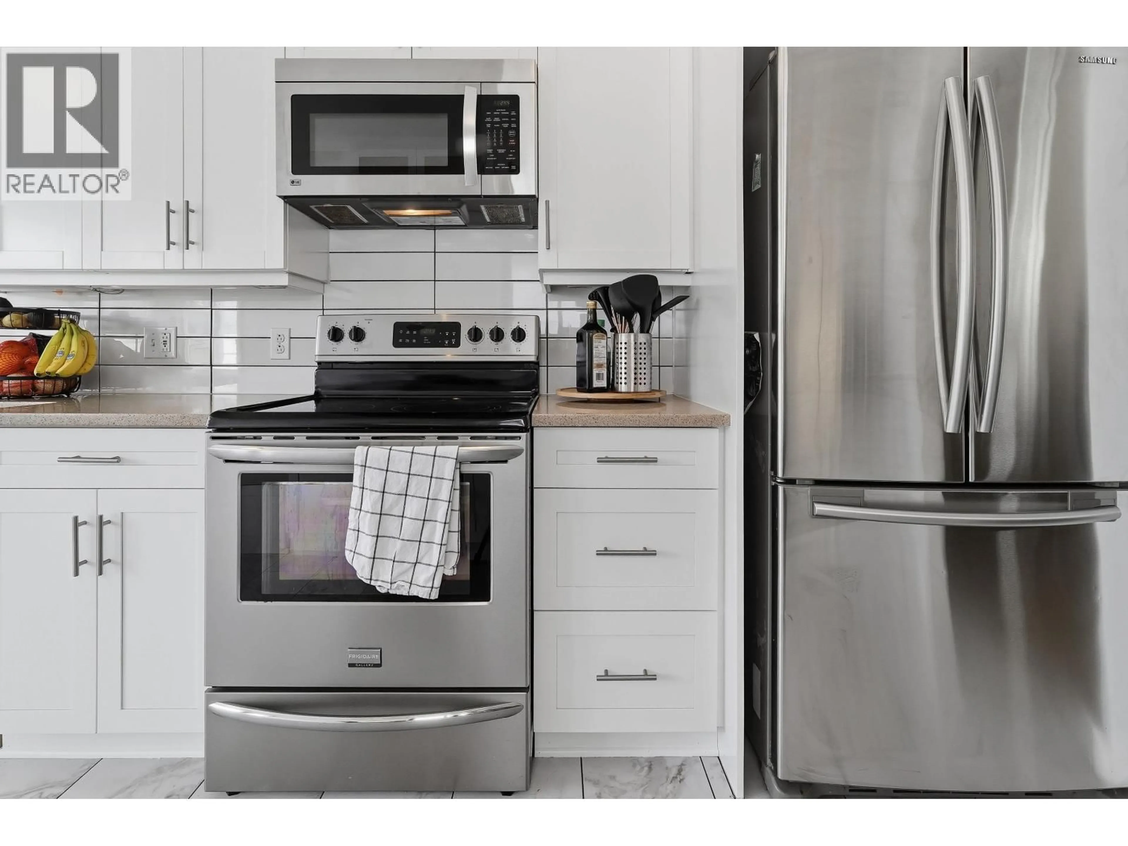 Standard kitchen, ceramic/tile floor for 2640 VENABLES STREET, Vancouver British Columbia V5K2R3