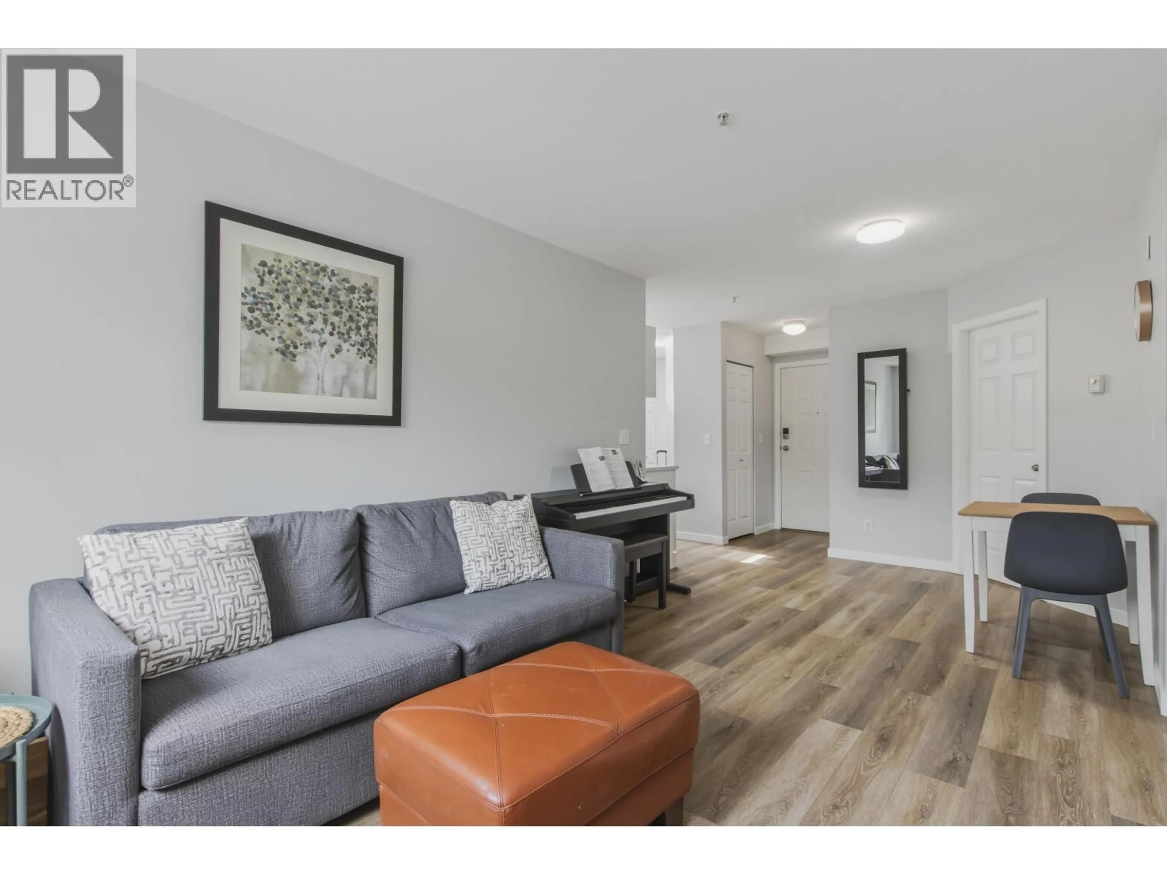Living room with furniture, wood/laminate floor for C308 - 40140 WILLOW CRESCENT, Squamish British Columbia V8B0M1