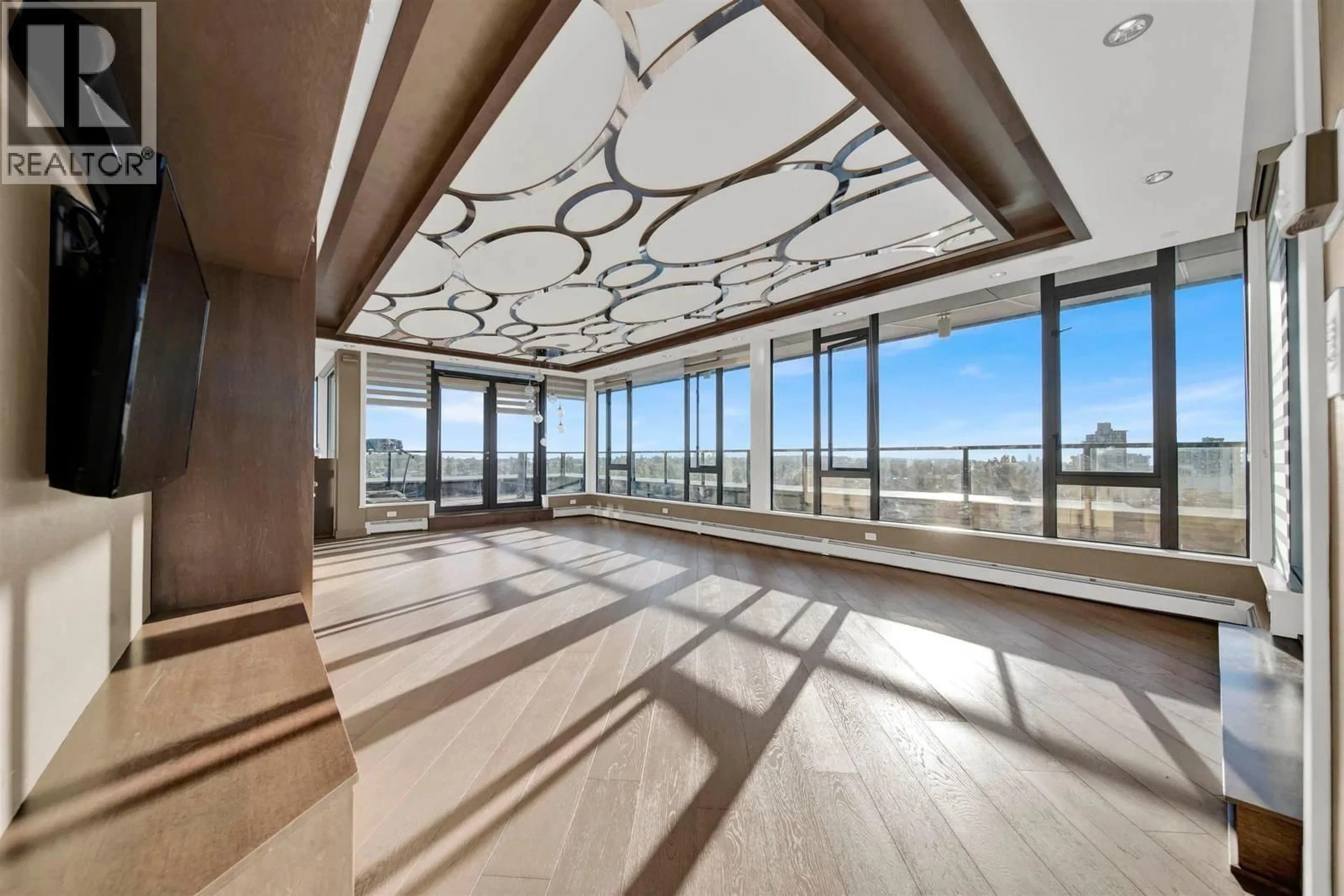 Indoor foyer for PH2 - 2689 KINGSWAY, Vancouver British Columbia V5R0C3