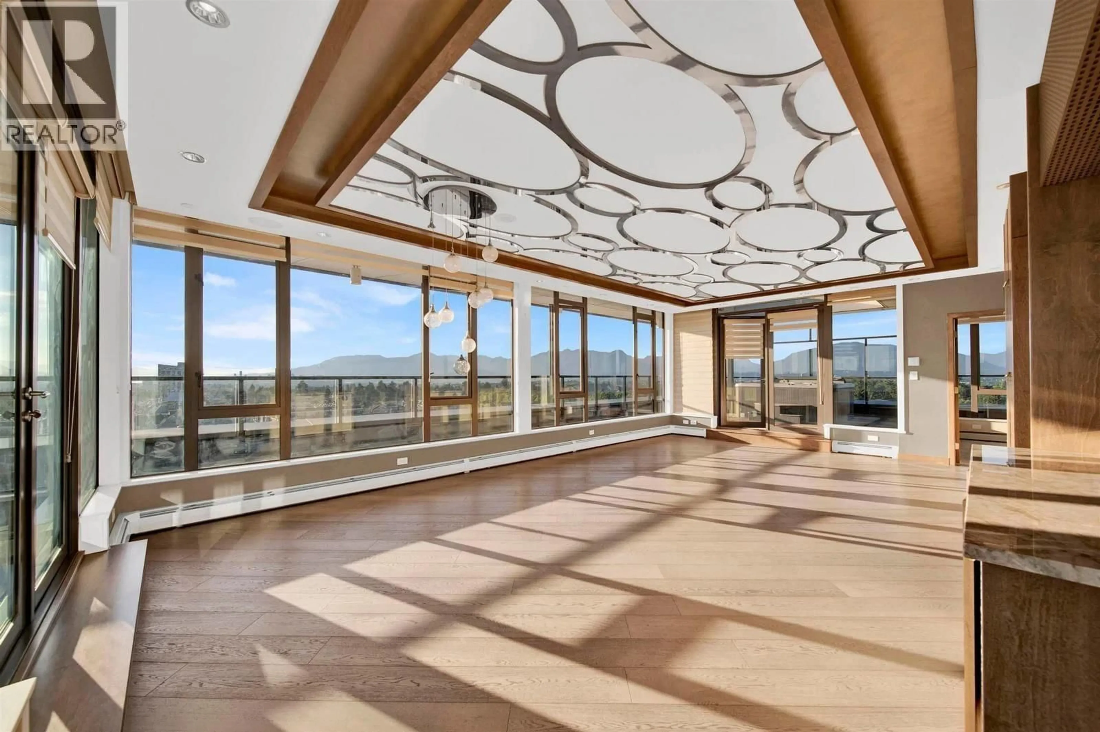 Indoor foyer for PH2 - 2689 KINGSWAY, Vancouver British Columbia V5R0C3