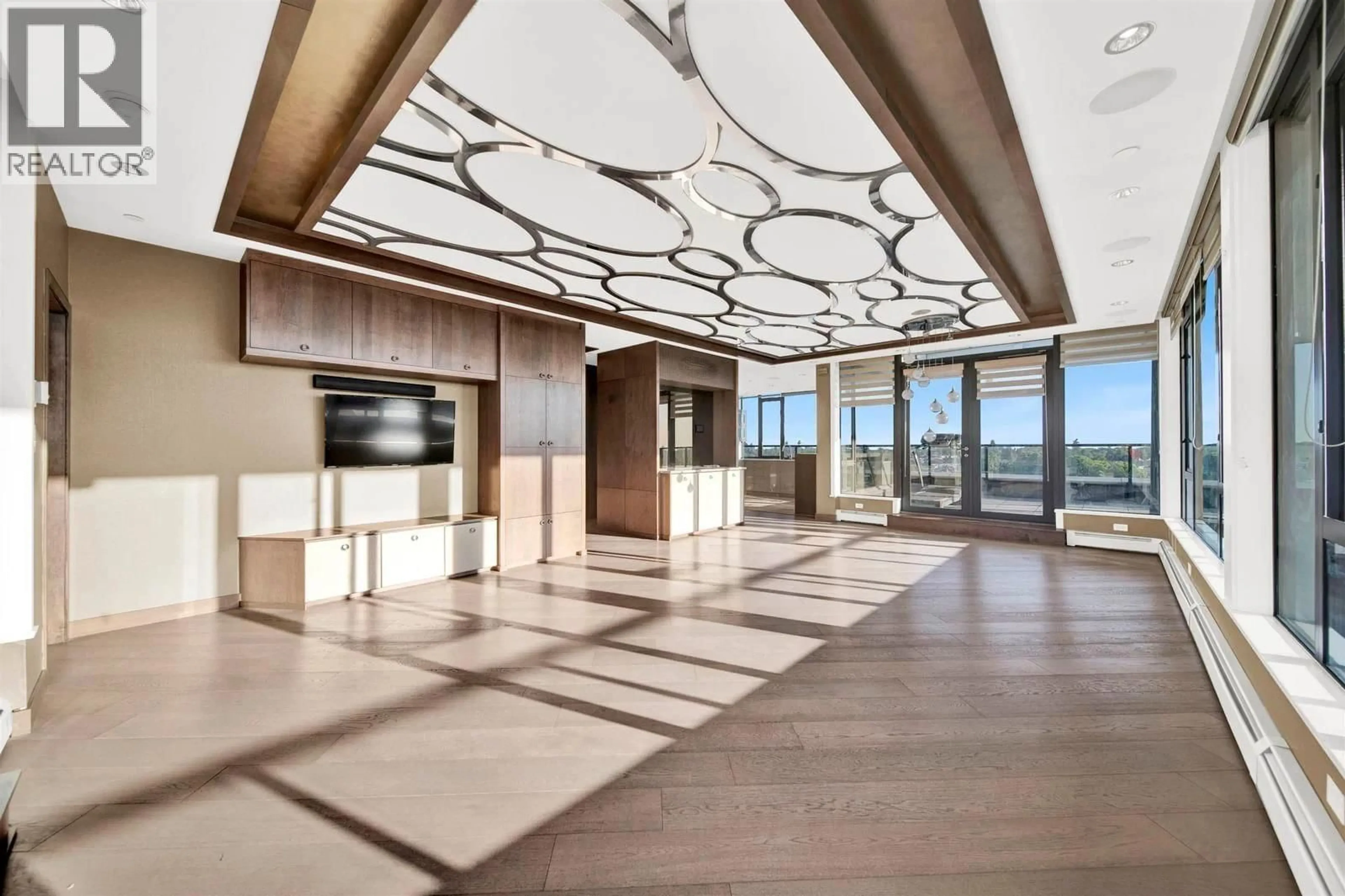 Indoor foyer for PH2 - 2689 KINGSWAY, Vancouver British Columbia V5R0C3
