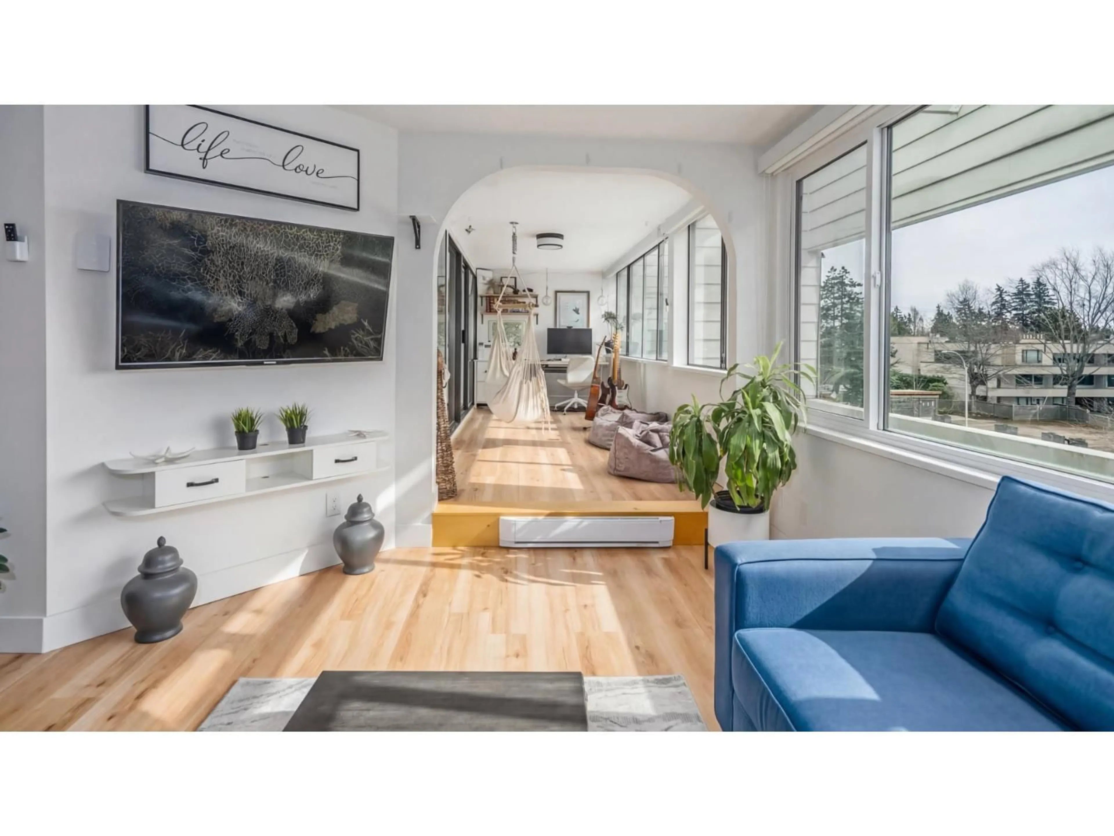 Living room with furniture, unknown for 307 - 15272 19 AVENUE, Surrey British Columbia V4A1X6