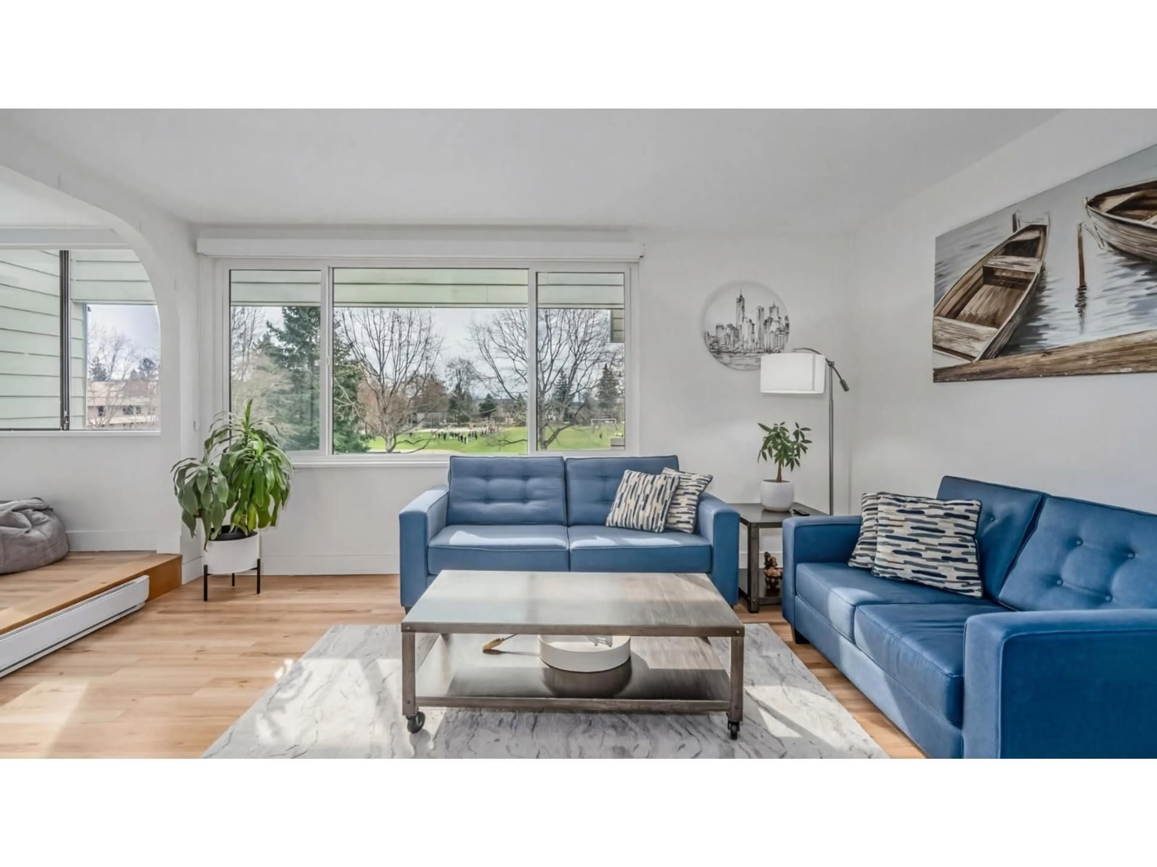Living room with furniture, wood/laminate floor for 307 - 15272 19 AVENUE, Surrey British Columbia V4A1X6