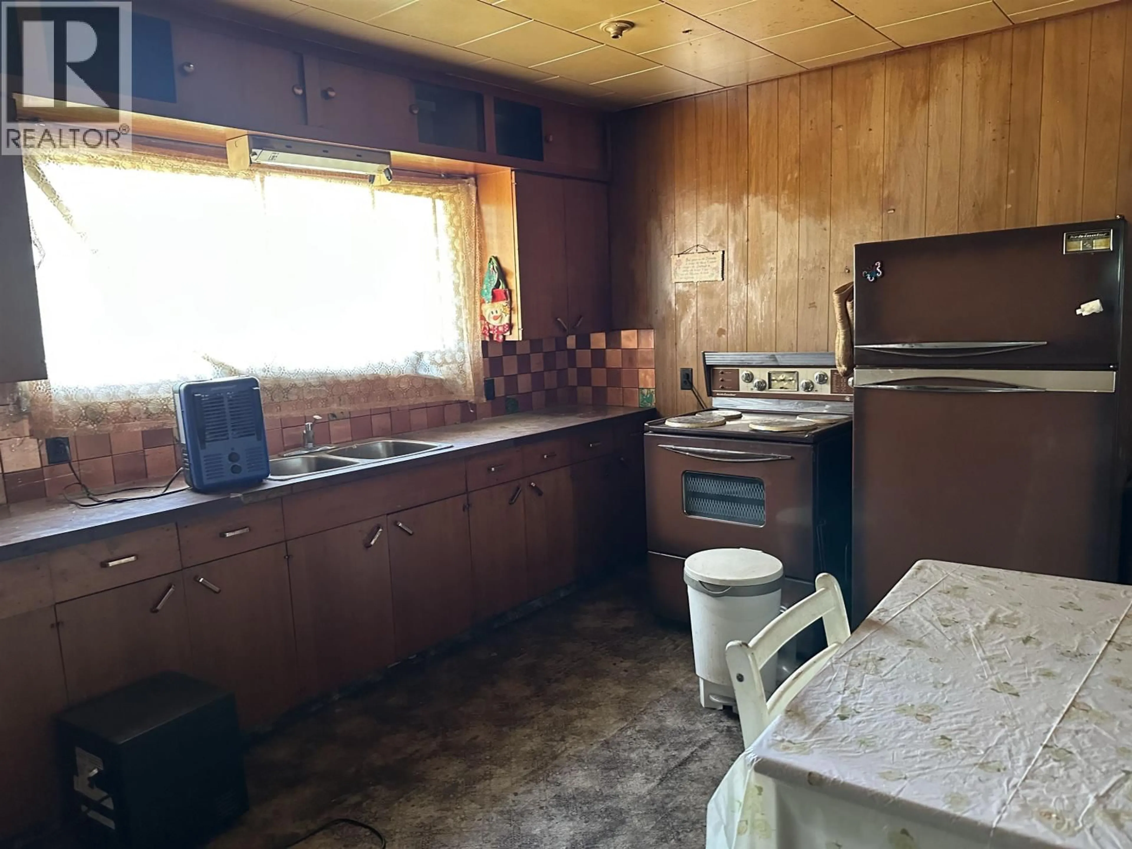 Standard kitchen, unknown for 4295 BERYL PRAIRIE ROAD, Hudsons Hope British Columbia V0C1V0