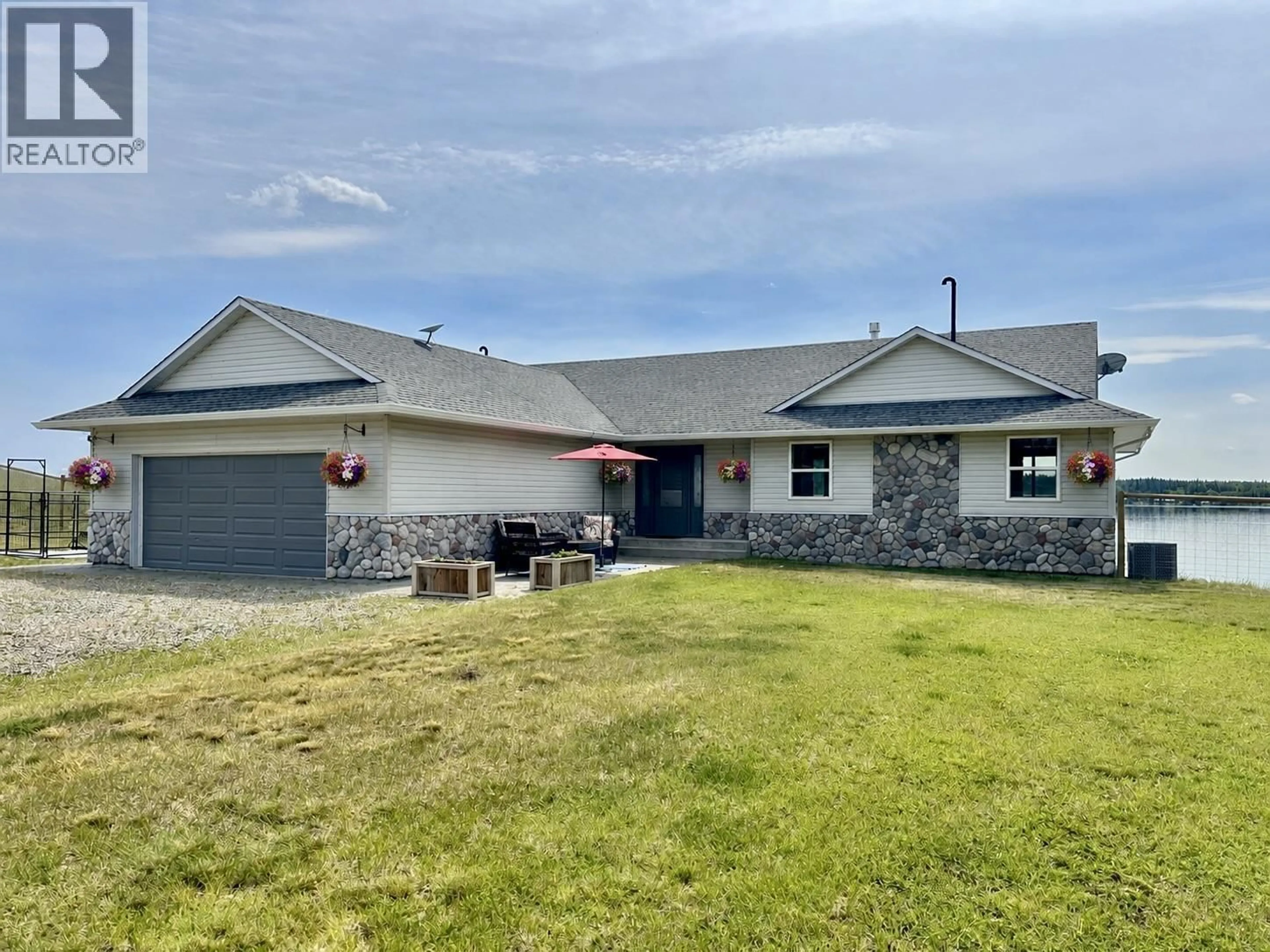 A pic from outside/outdoor area/front of a property/back of a property/a pic from drone, unknown for 8569 SKYLINE DRIVE, 70 Mile House British Columbia V0K2K0