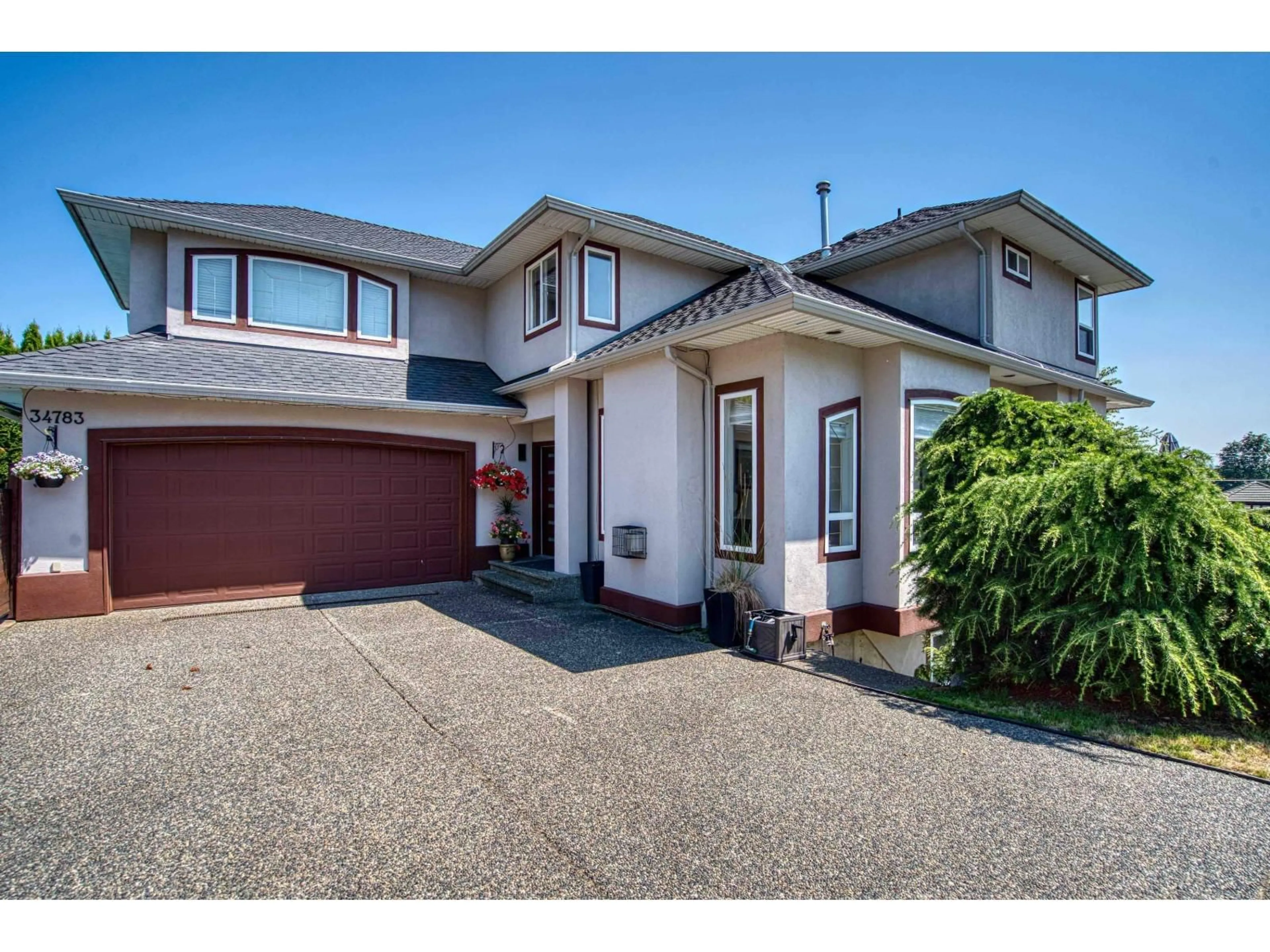 A pic from outside/outdoor area/front of a property/back of a property/a pic from drone, street for 34783 BREALEY COURT, Mission British Columbia V2V7A7