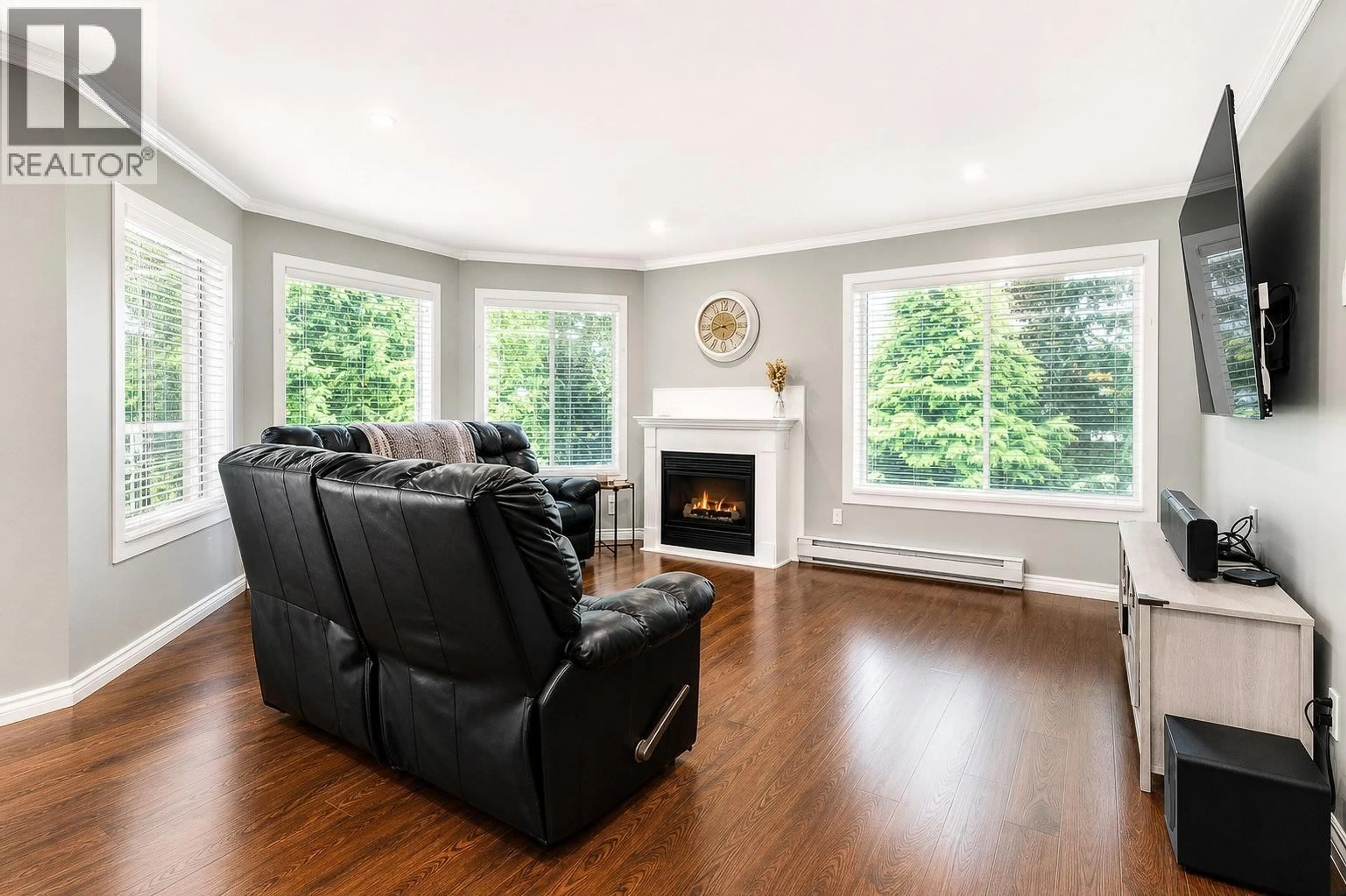 Living room with furniture, wood/laminate floor for 301 - 3088 FLINT STREET, Port Coquitlam British Columbia V3B4H5