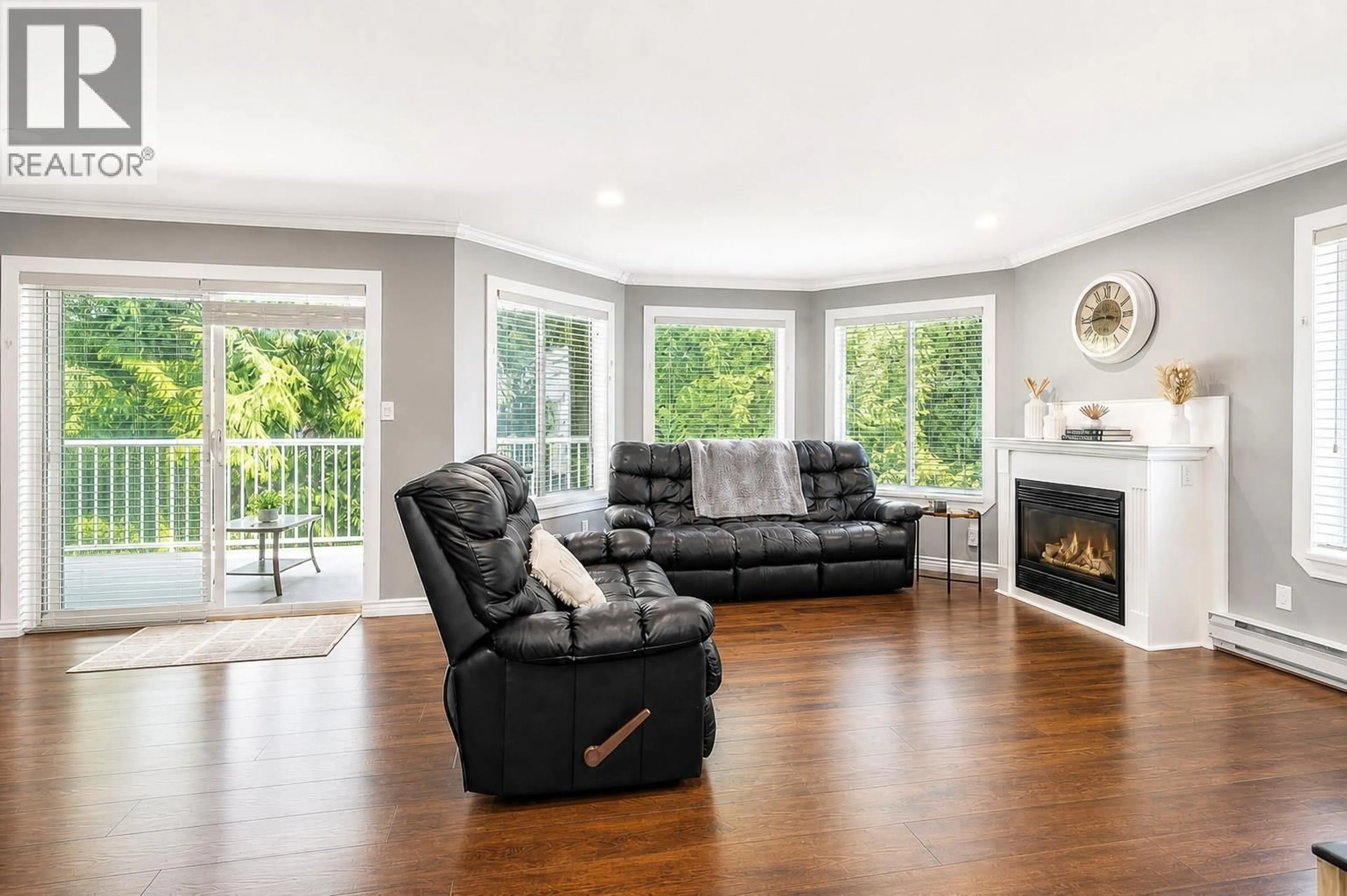 Living room with furniture, unknown for 301 - 3088 FLINT STREET, Port Coquitlam British Columbia V3B4H5