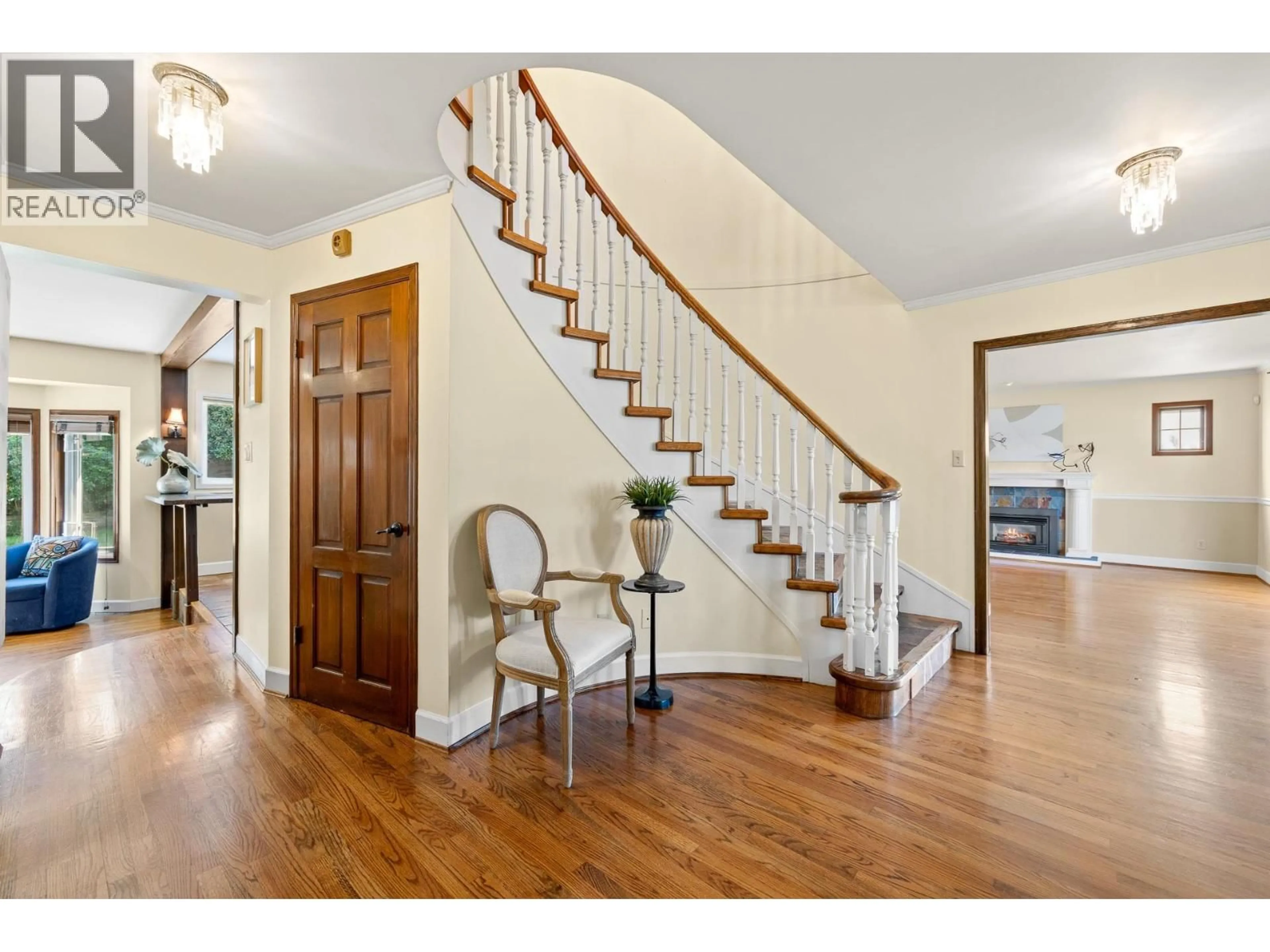 Indoor entryway for 462 CONNAUGHT DRIVE, Delta British Columbia V4M3V8