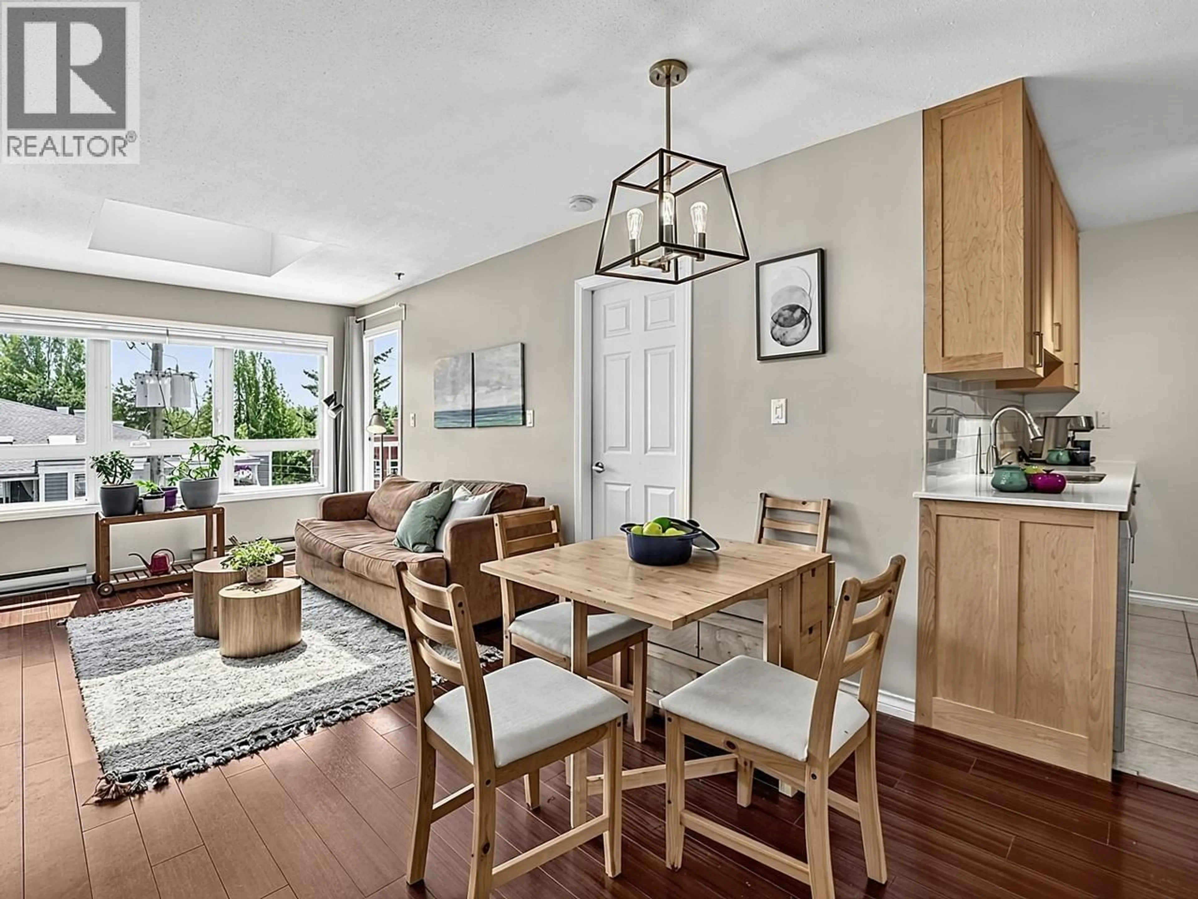 Open concept kitchen, wood/laminate floor for PH6 - 1516 1ST AVENUE, Vancouver British Columbia V5N1A5