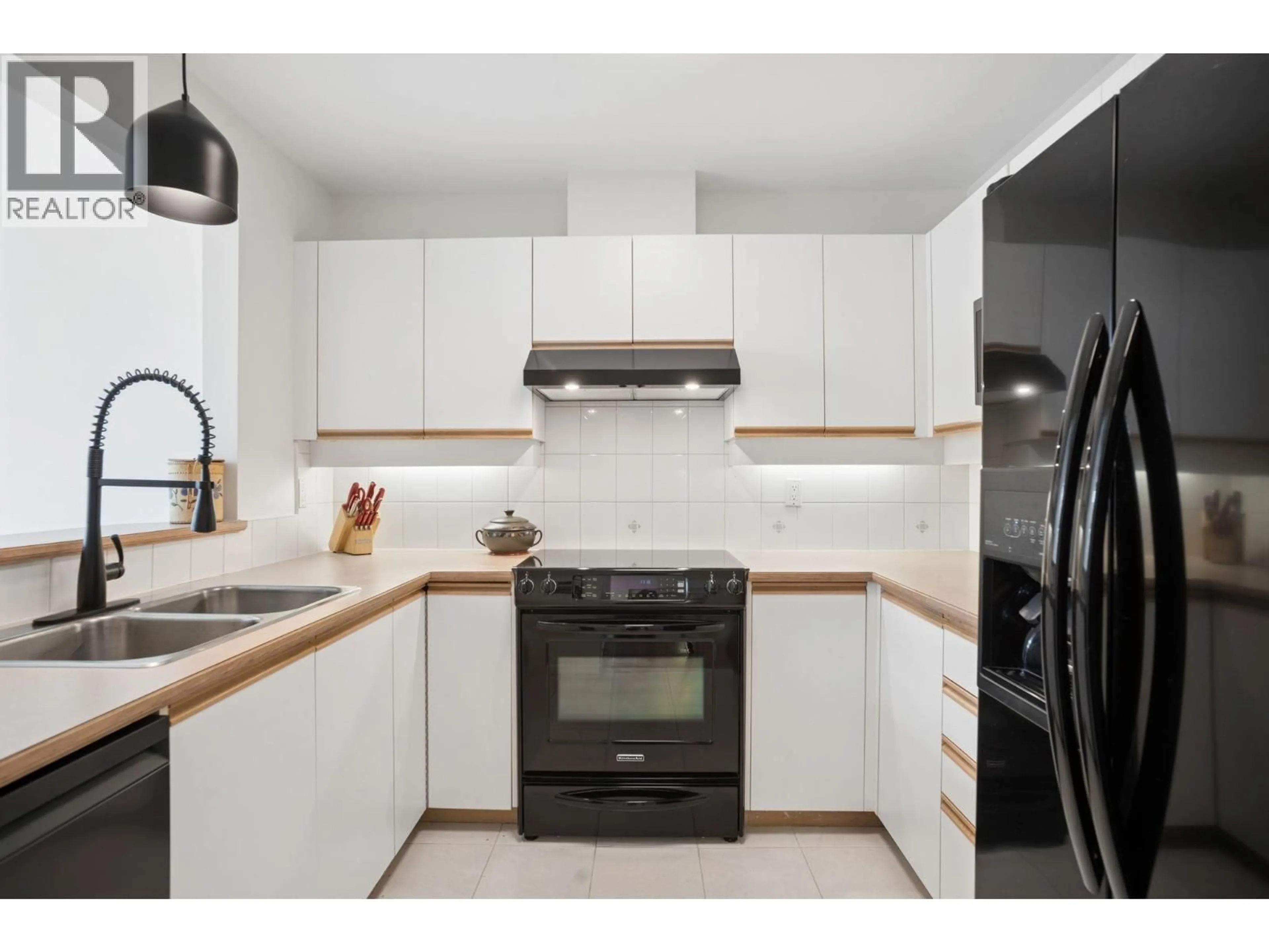 Standard kitchen, wood/laminate floor for 412 - 525 WHEELHOUSE SQUARE, Vancouver British Columbia V5Z4L8