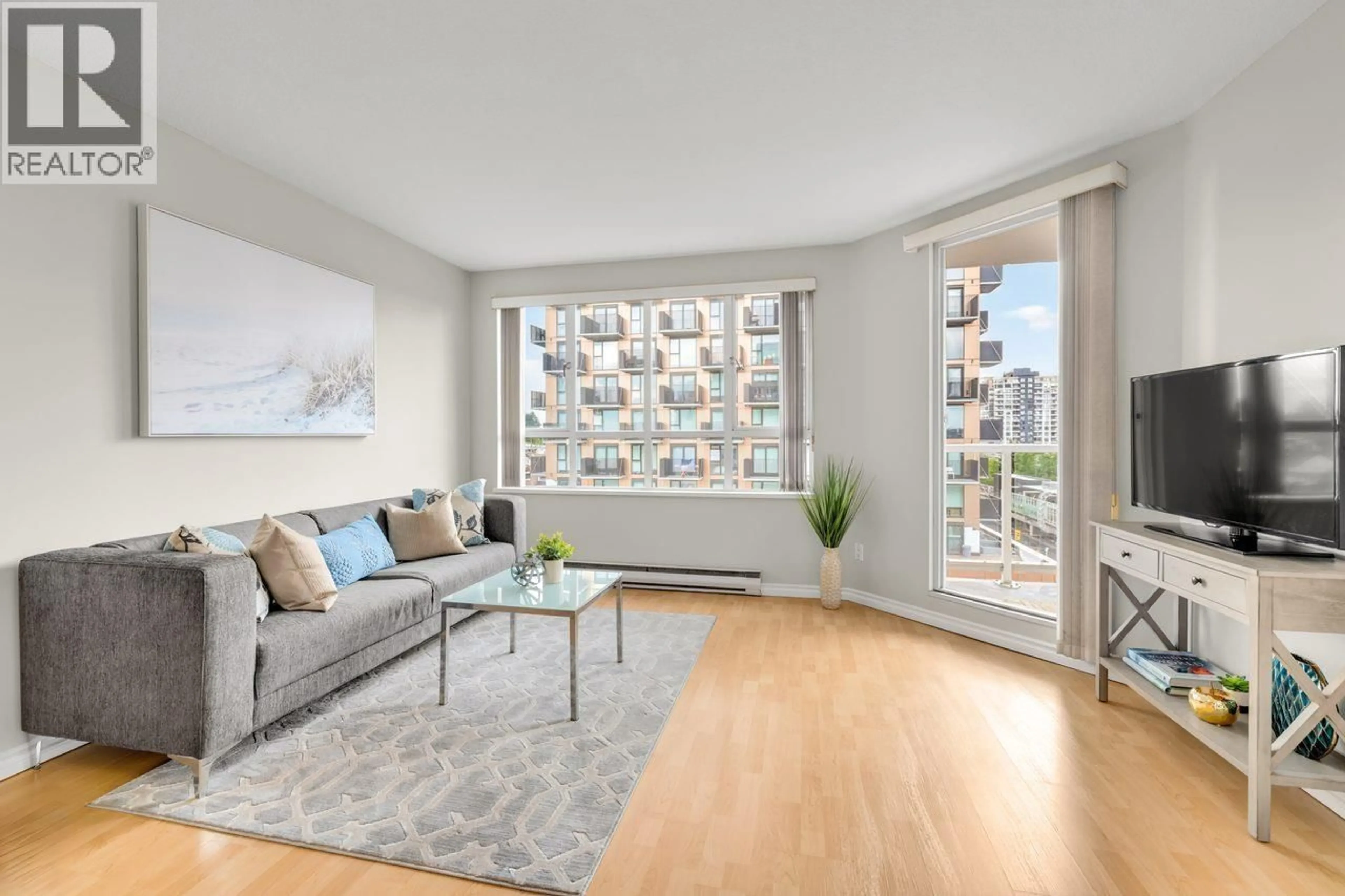 Living room with furniture, unknown for 912 - 3455 ASCOT PLACE, Vancouver British Columbia V5R6B7