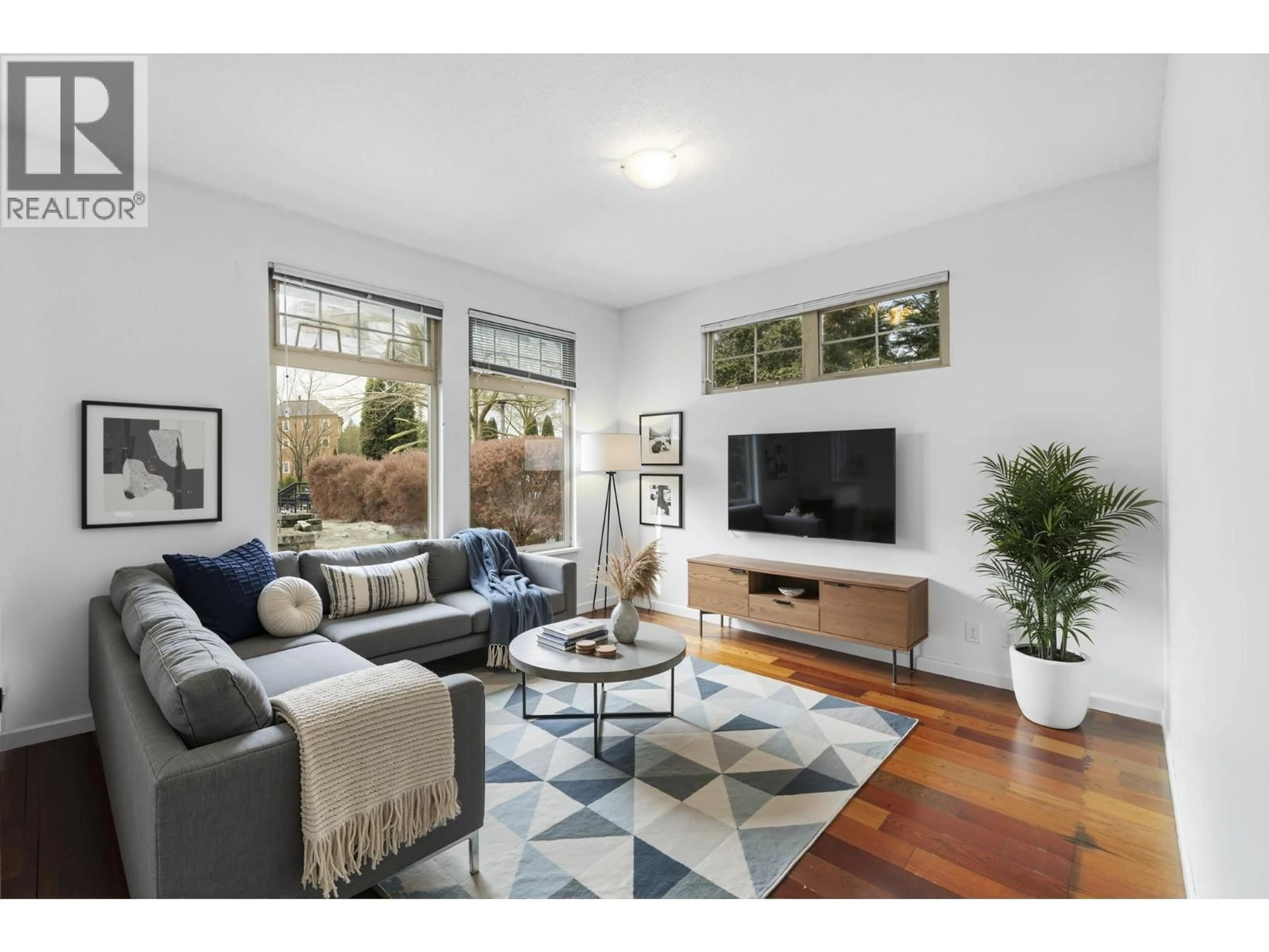 Living room with furniture, unknown for 13 - 245 FRANCIS WAY, New Westminster British Columbia V3L0A7