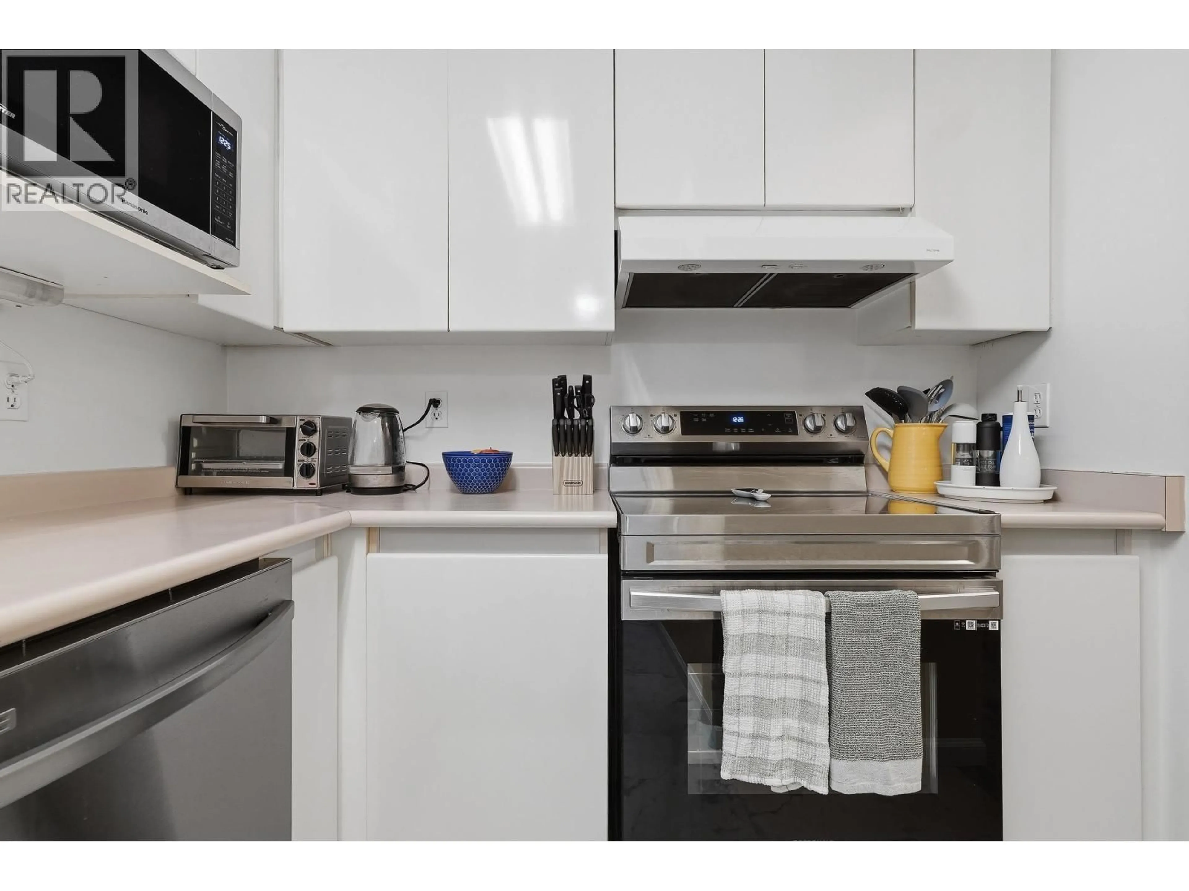 Standard kitchen, unknown for 101 - 1189 WESTWOOD STREET, Coquitlam British Columbia V3B7P5