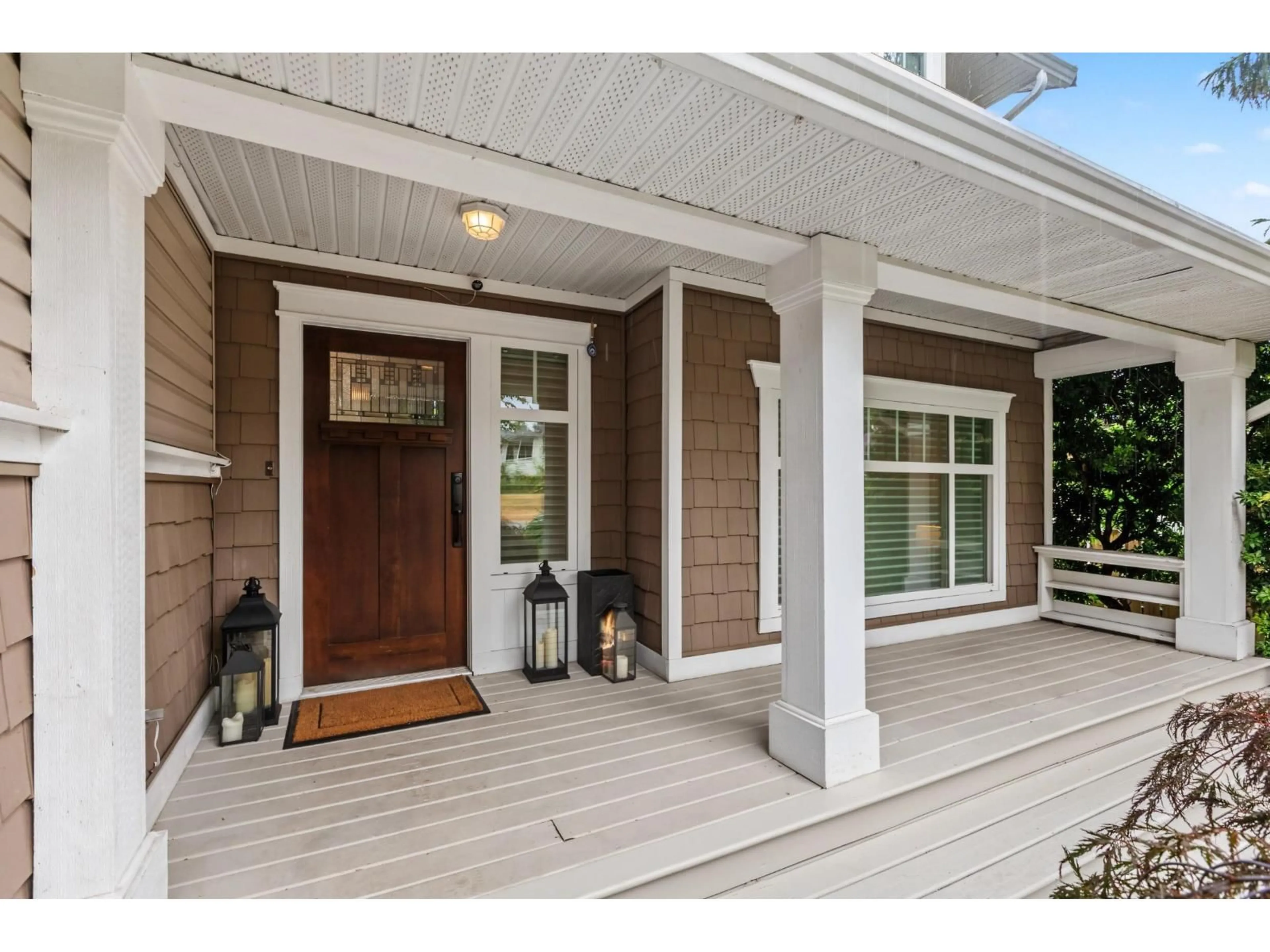 Indoor entryway for 7785 143 STREET, Surrey British Columbia V3W0L2
