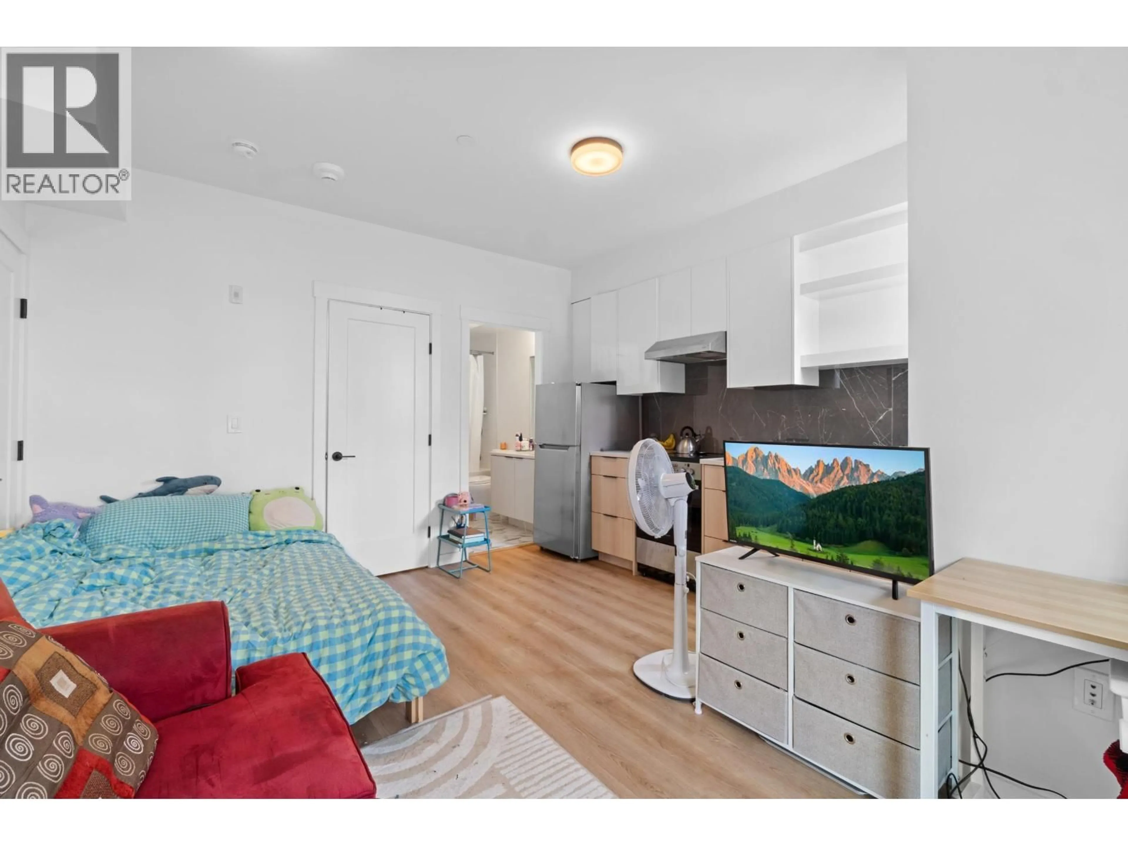 A pic of a room for 5 - 237 RIDGEWAY AVENUE, North Vancouver British Columbia V7L0H6