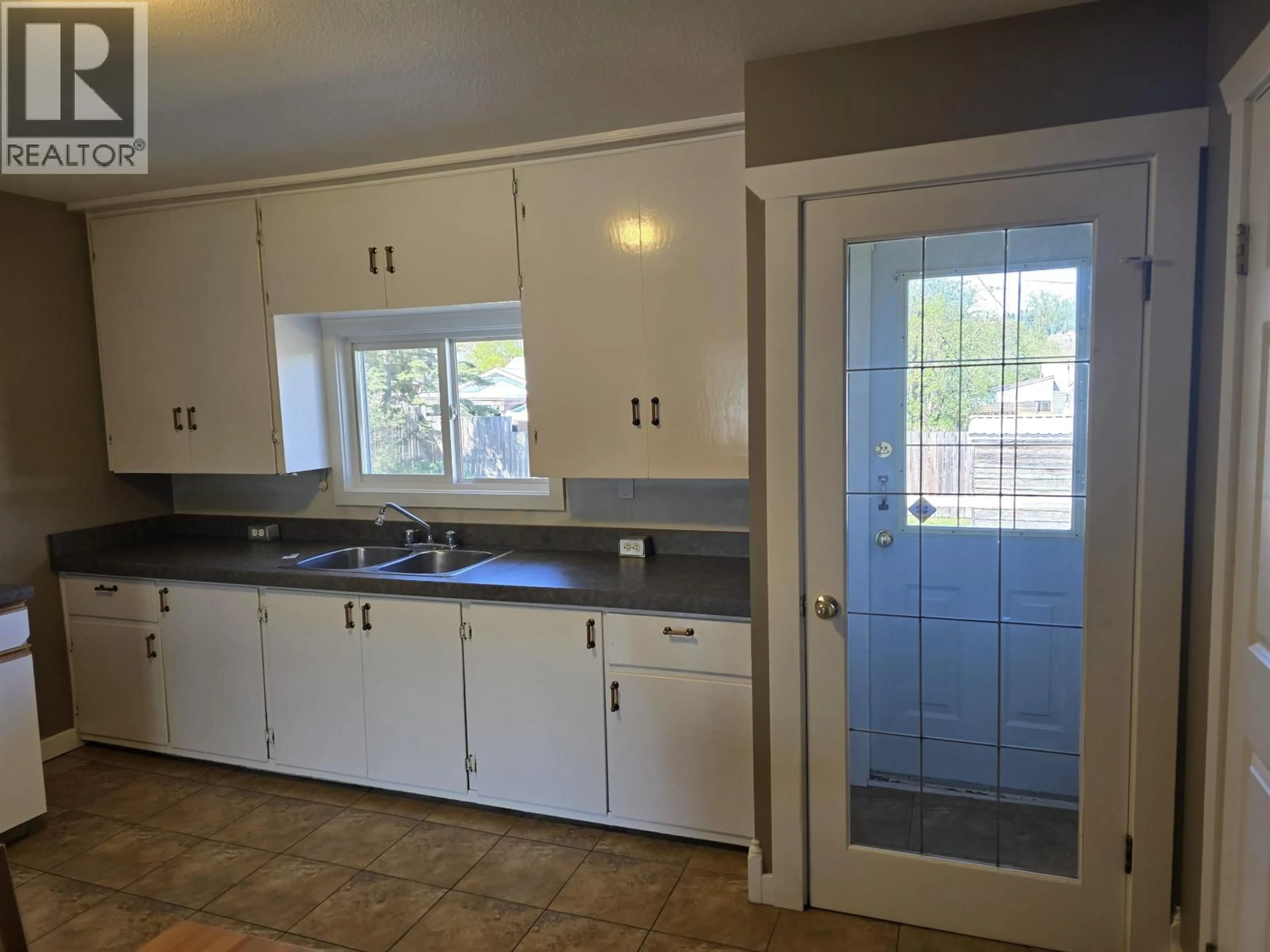 Standard kitchen, ceramic/tile floor for 2020 ROSS CRESCENT, Prince George British Columbia V2M1Y5