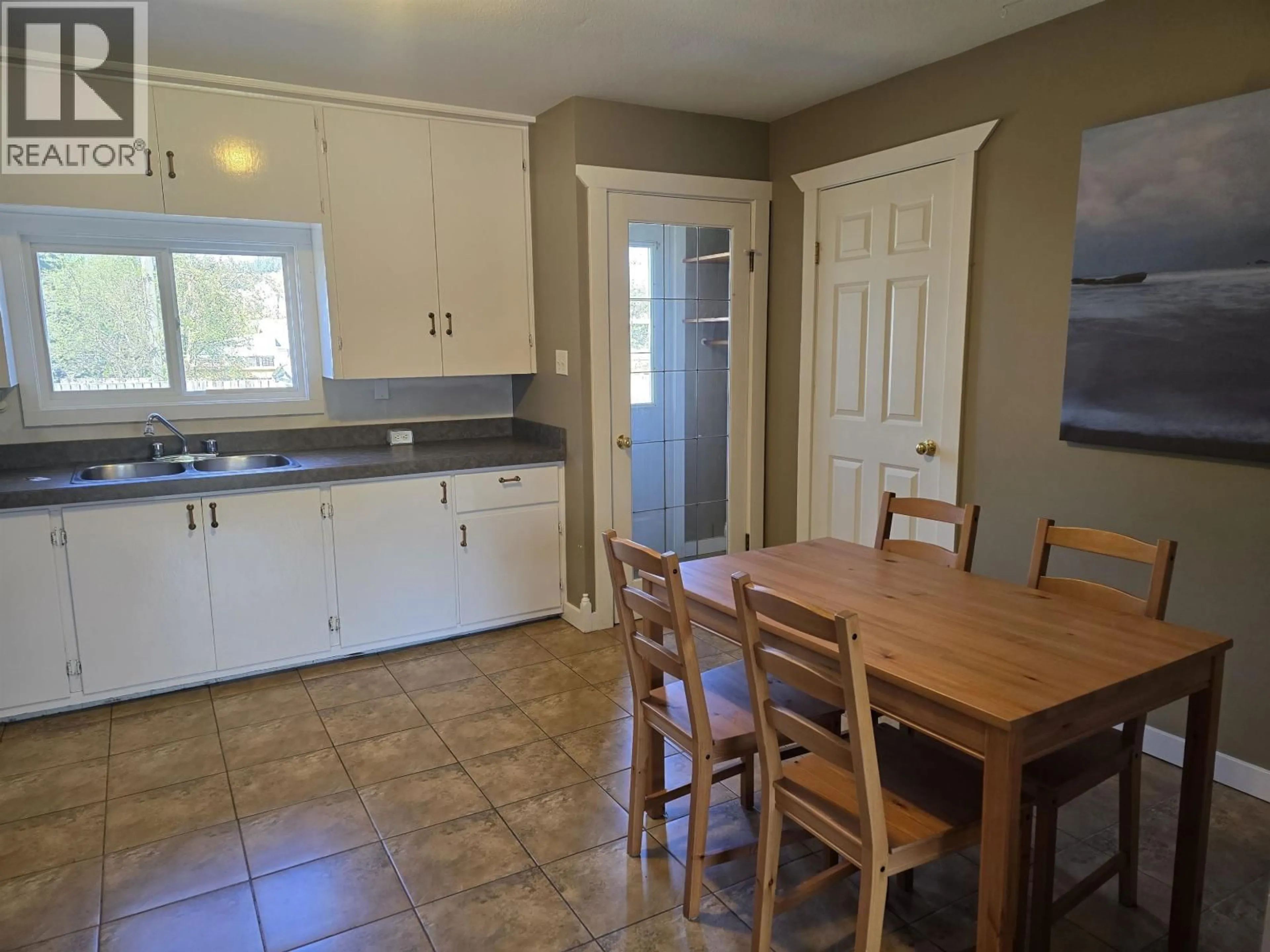 Standard kitchen, unknown for 2020 ROSS CRESCENT, Prince George British Columbia V2M1Y5