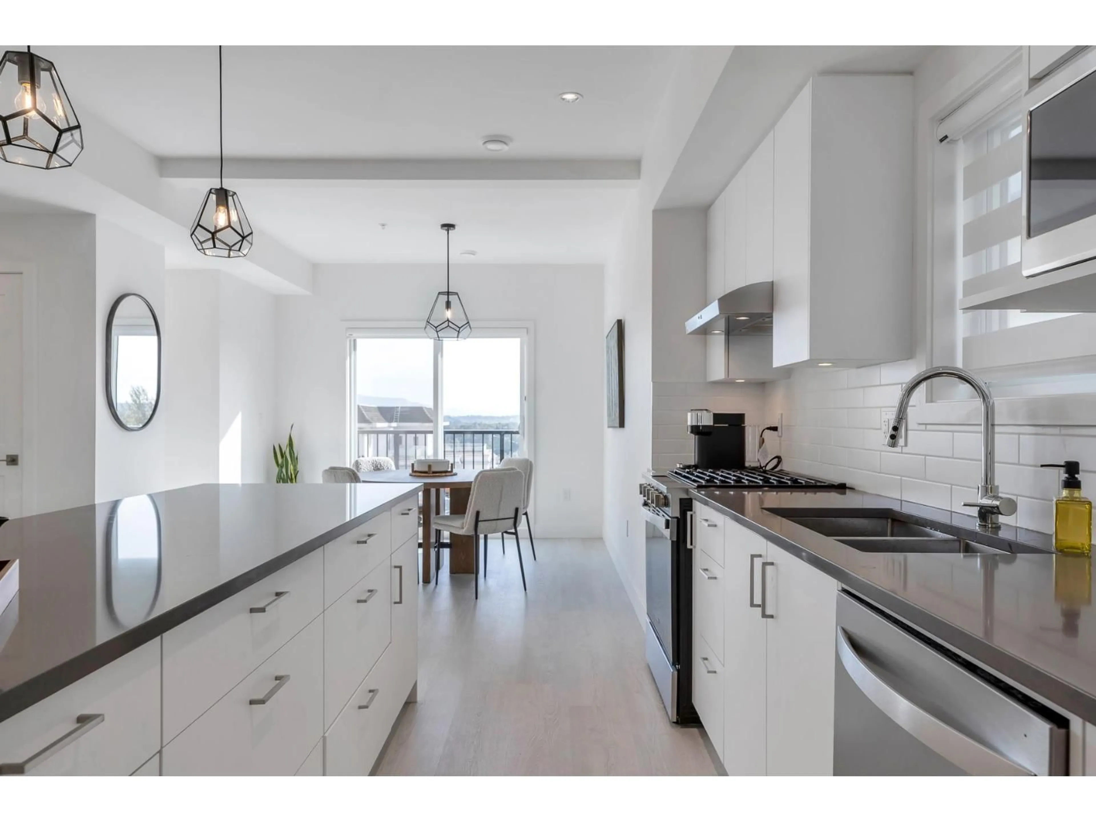 Open concept kitchen, ceramic/tile floor for 77 - 7381 PRESTON BOULEVARD, Mission British Columbia V2V1C5