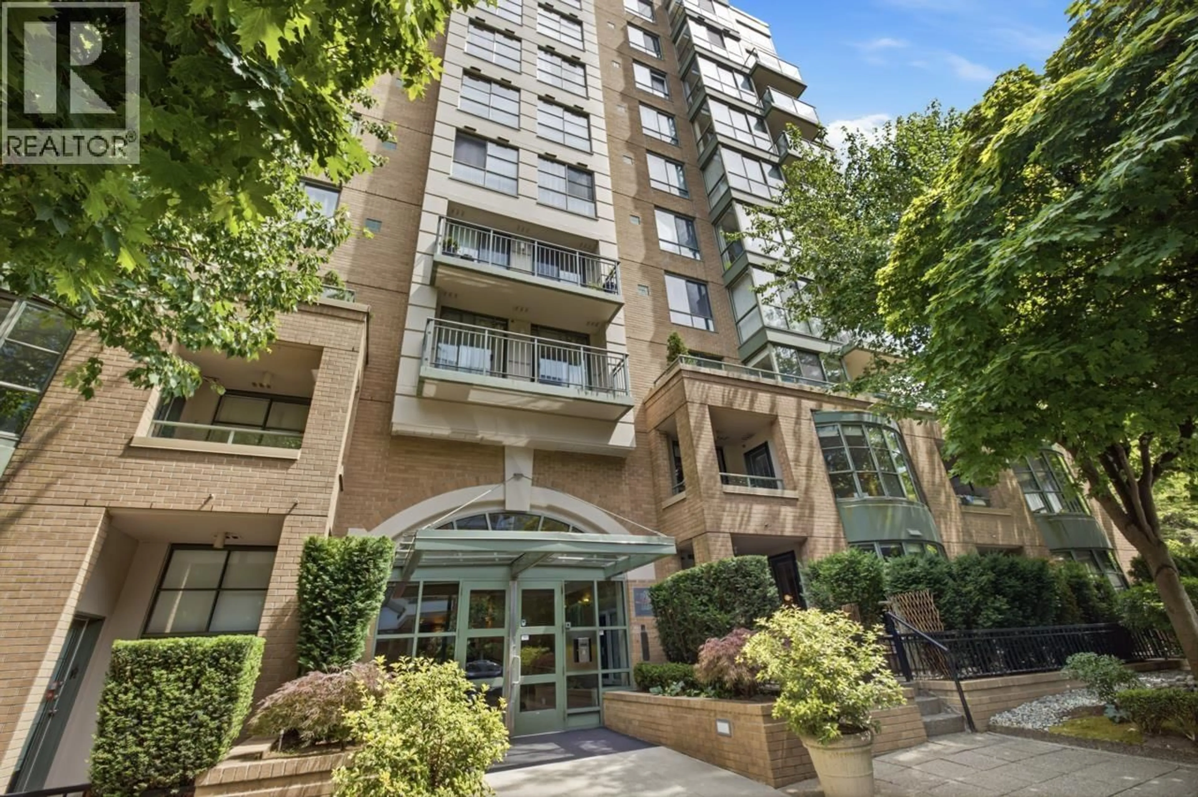 Indoor foyer for 504 - 2288 PINE STREET, Vancouver British Columbia V6J5G4