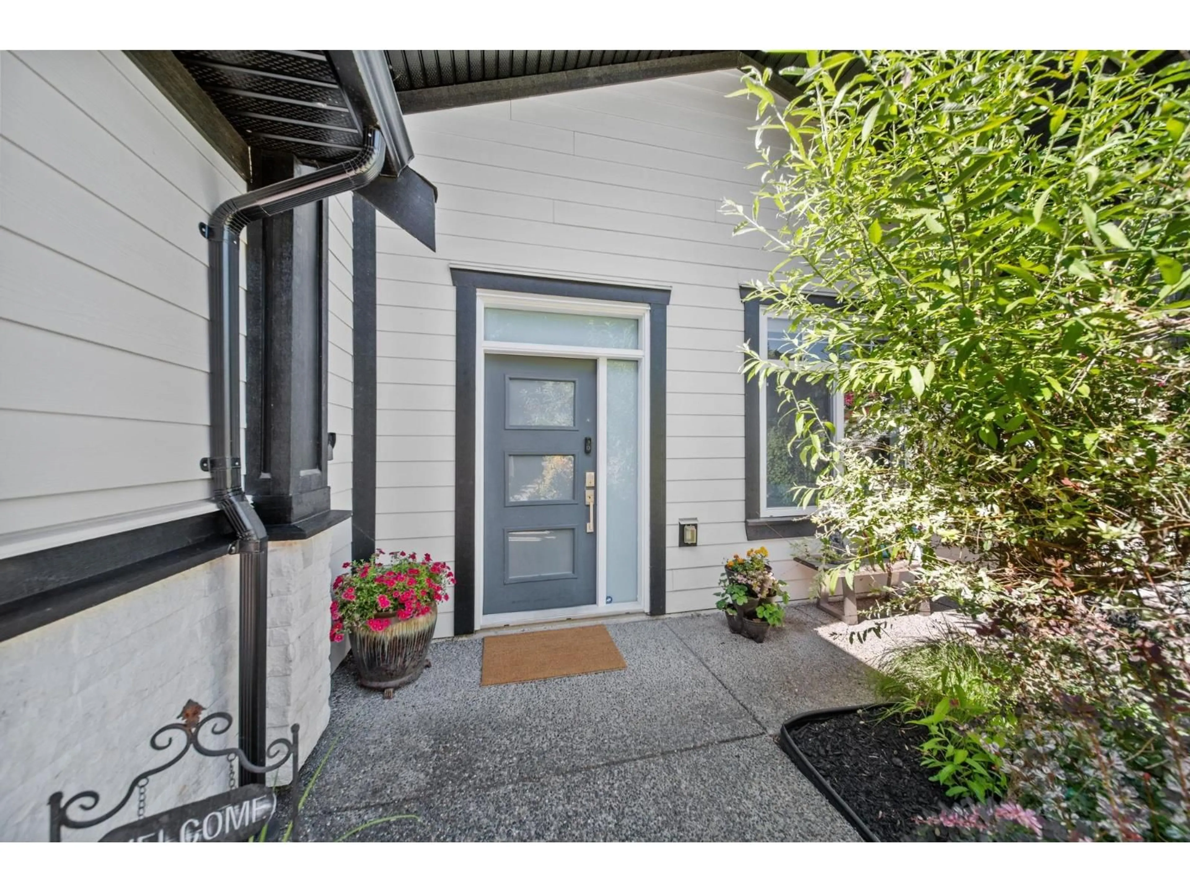 Indoor entryway for 27247 33B AVENUE, Langley British Columbia V4W4A6