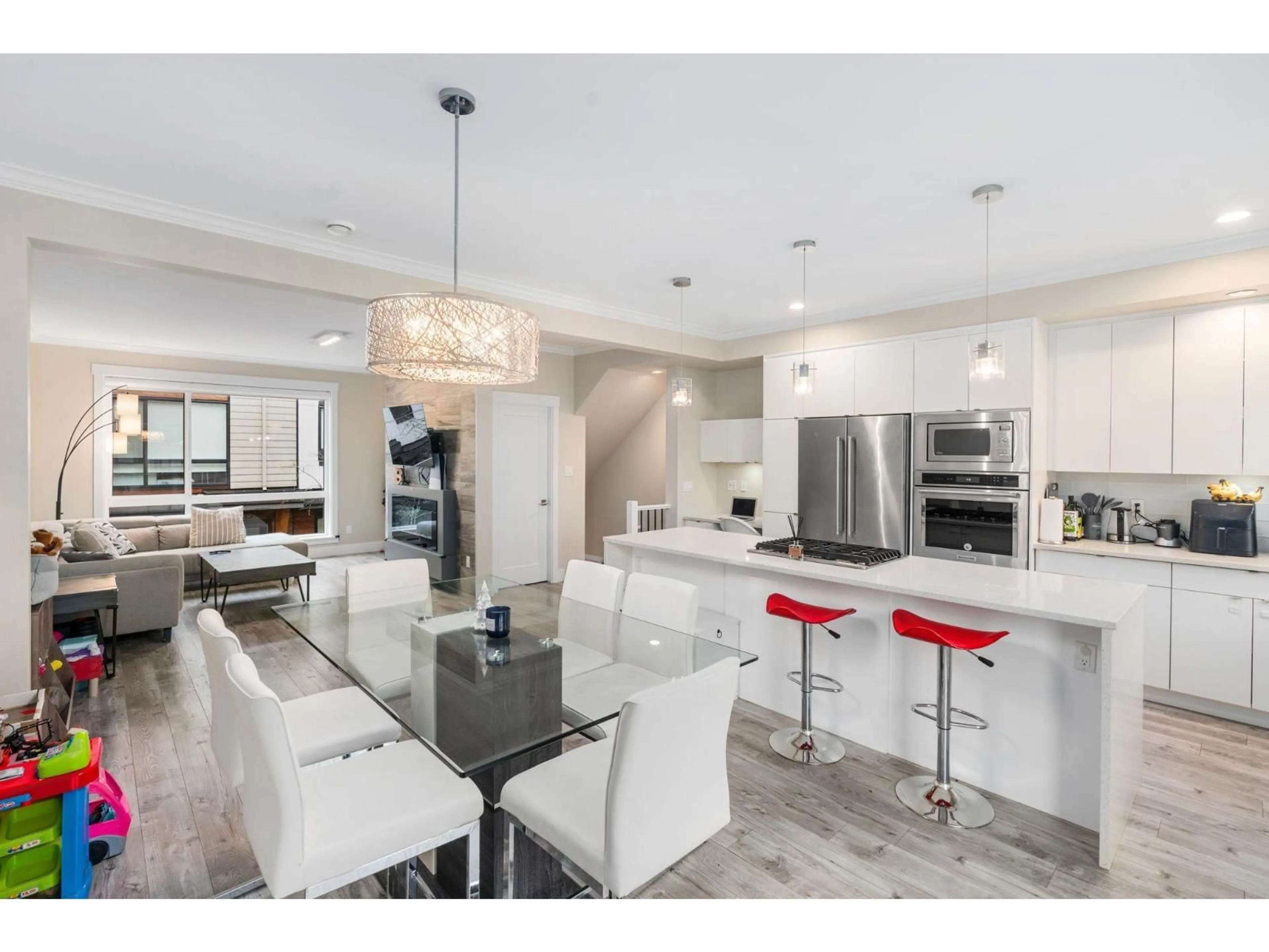 Open concept kitchen, ceramic/tile floor for 181 - 16488 64 AVENUE, Surrey British Columbia V3S6X6