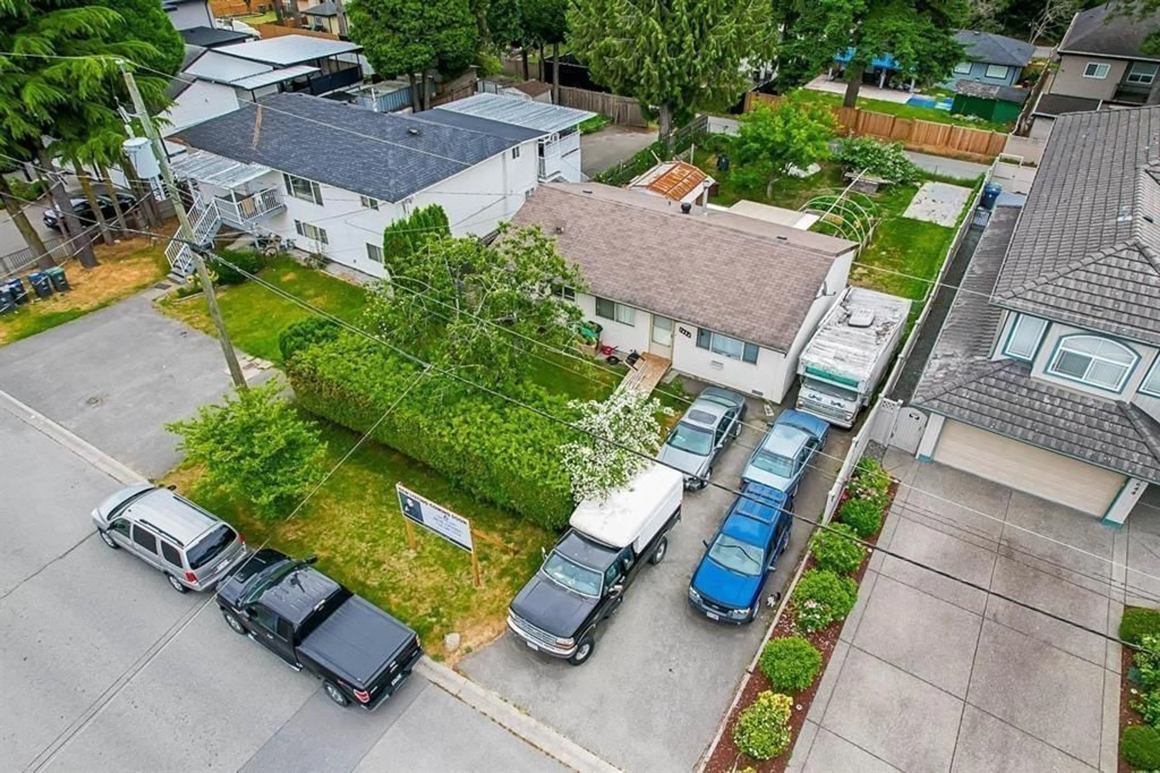 A pic from outside/outdoor area/front of a property/back of a property/a pic from drone, street for 7654 126A STREET, Surrey British Columbia V3W4A9