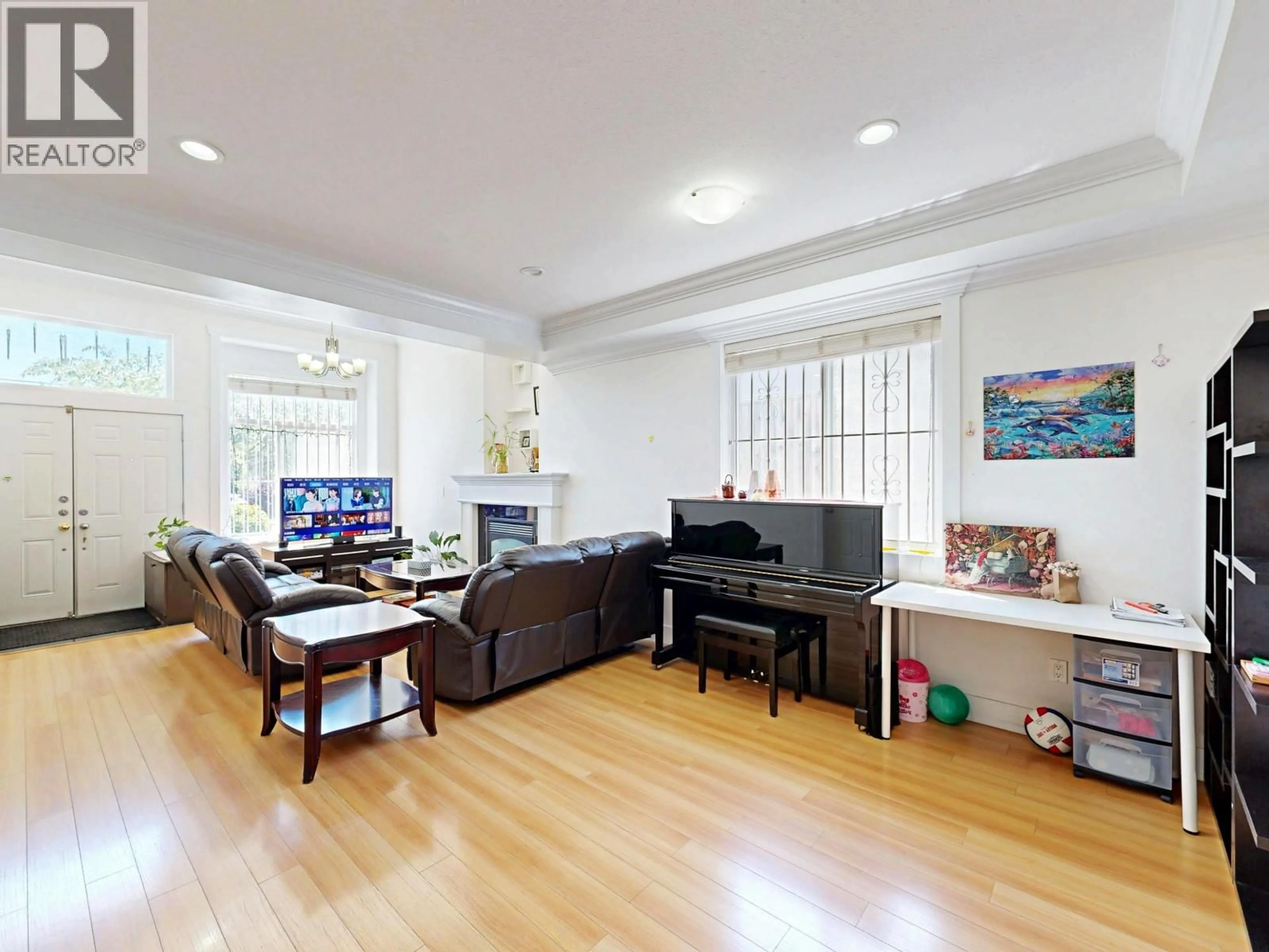 Living room with furniture, unknown for 5685 NEVILLE STREET, Burnaby British Columbia V5J2J1