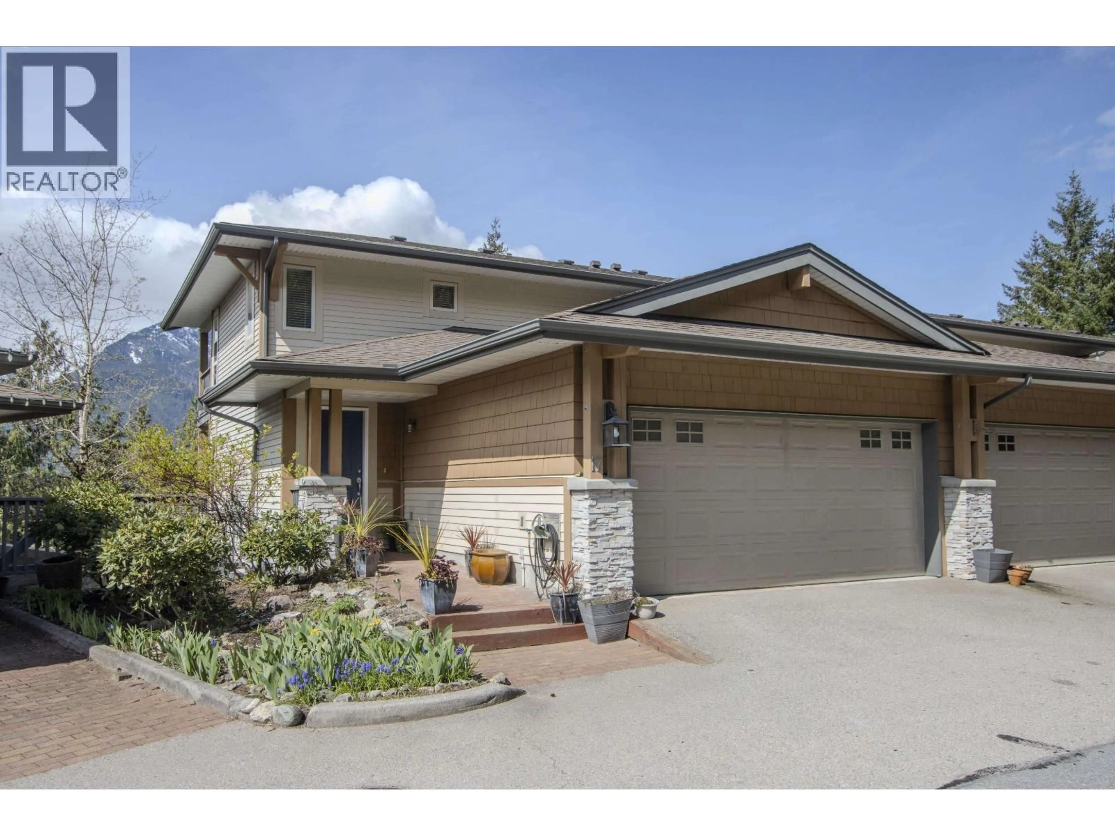 Home with vinyl exterior material, street for 17 - 1026 GLACIER VIEW DRIVE, Squamish British Columbia V8B0G1