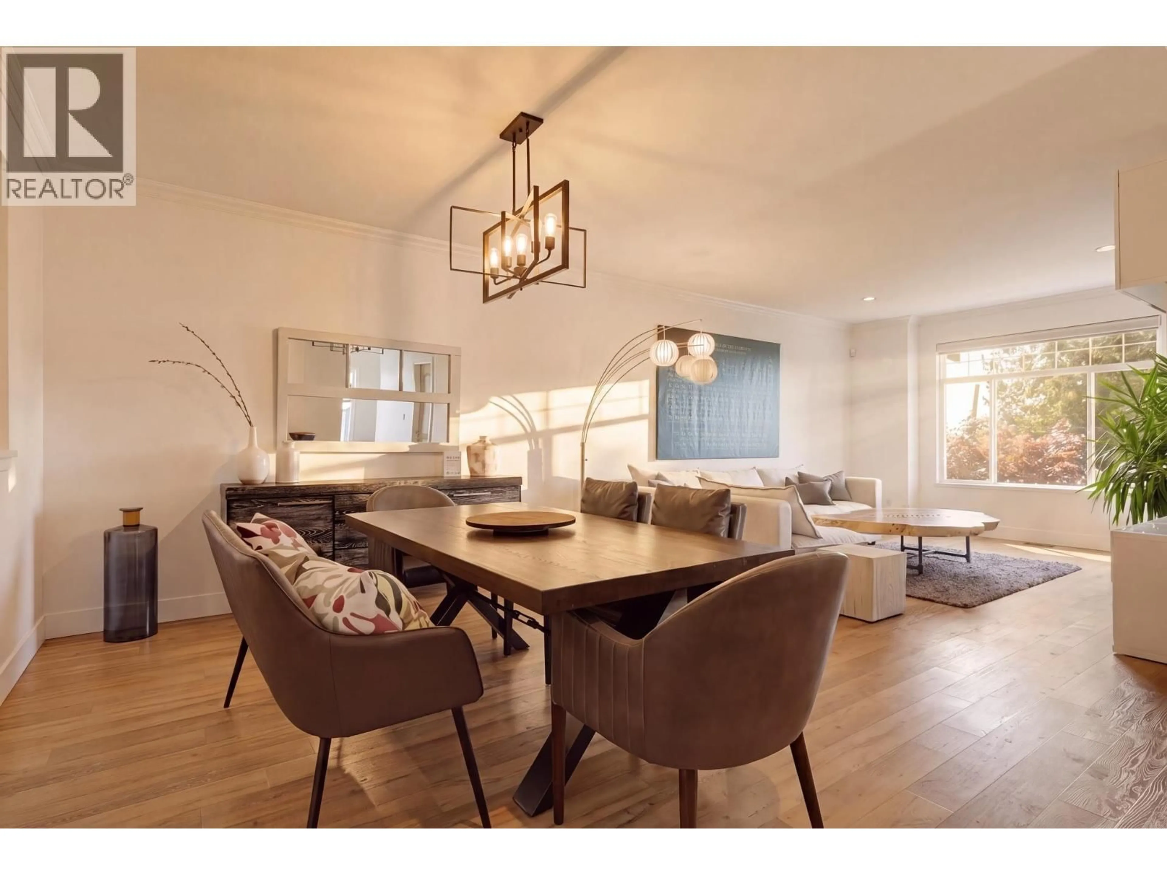 Dining room, wood/laminate floor for 1315 THOMAS AVENUE, Coquitlam British Columbia V3K2L4