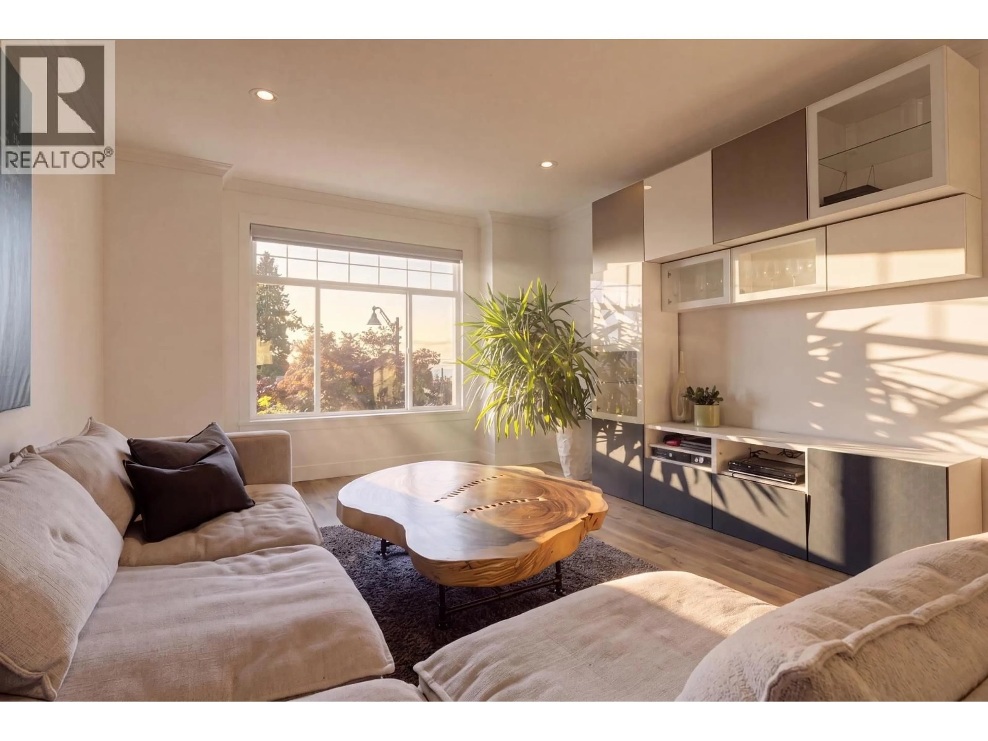 Living room with furniture, unknown for 1315 THOMAS AVENUE, Coquitlam British Columbia V3K2L4