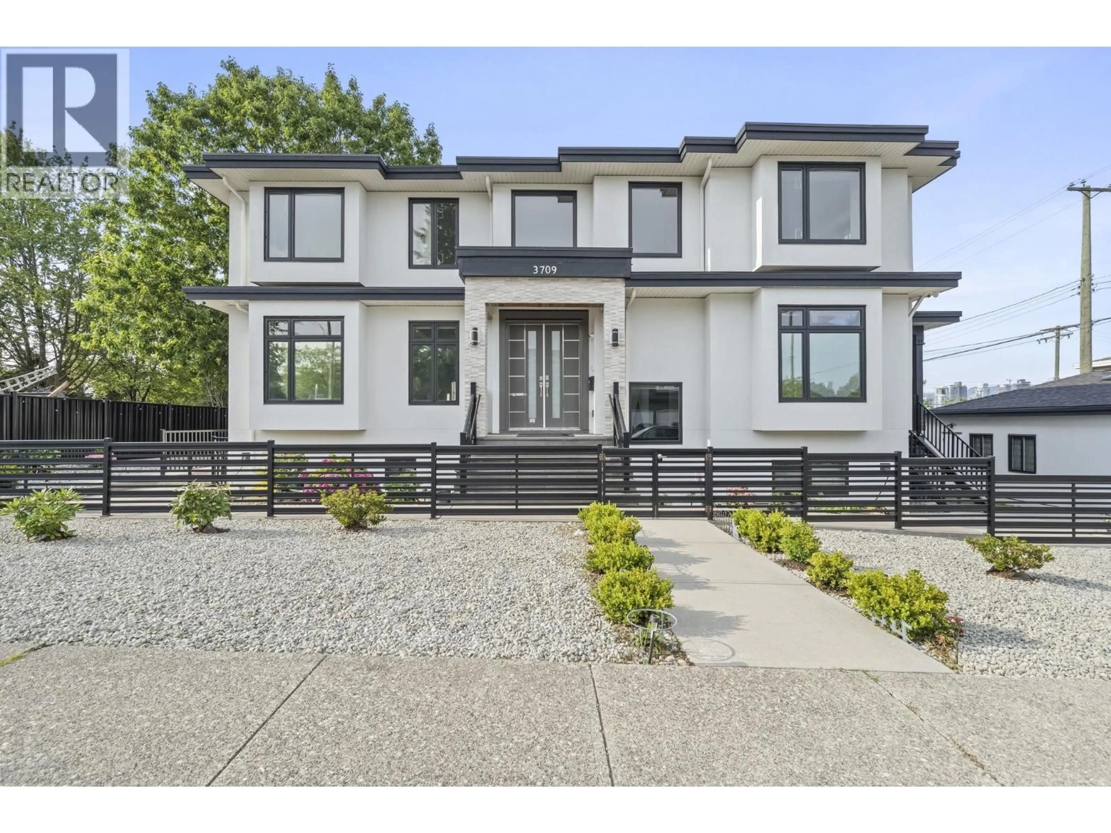 Home with vinyl exterior material, street for 3709 AVONDALE STREET, Burnaby British Columbia V5G1N8