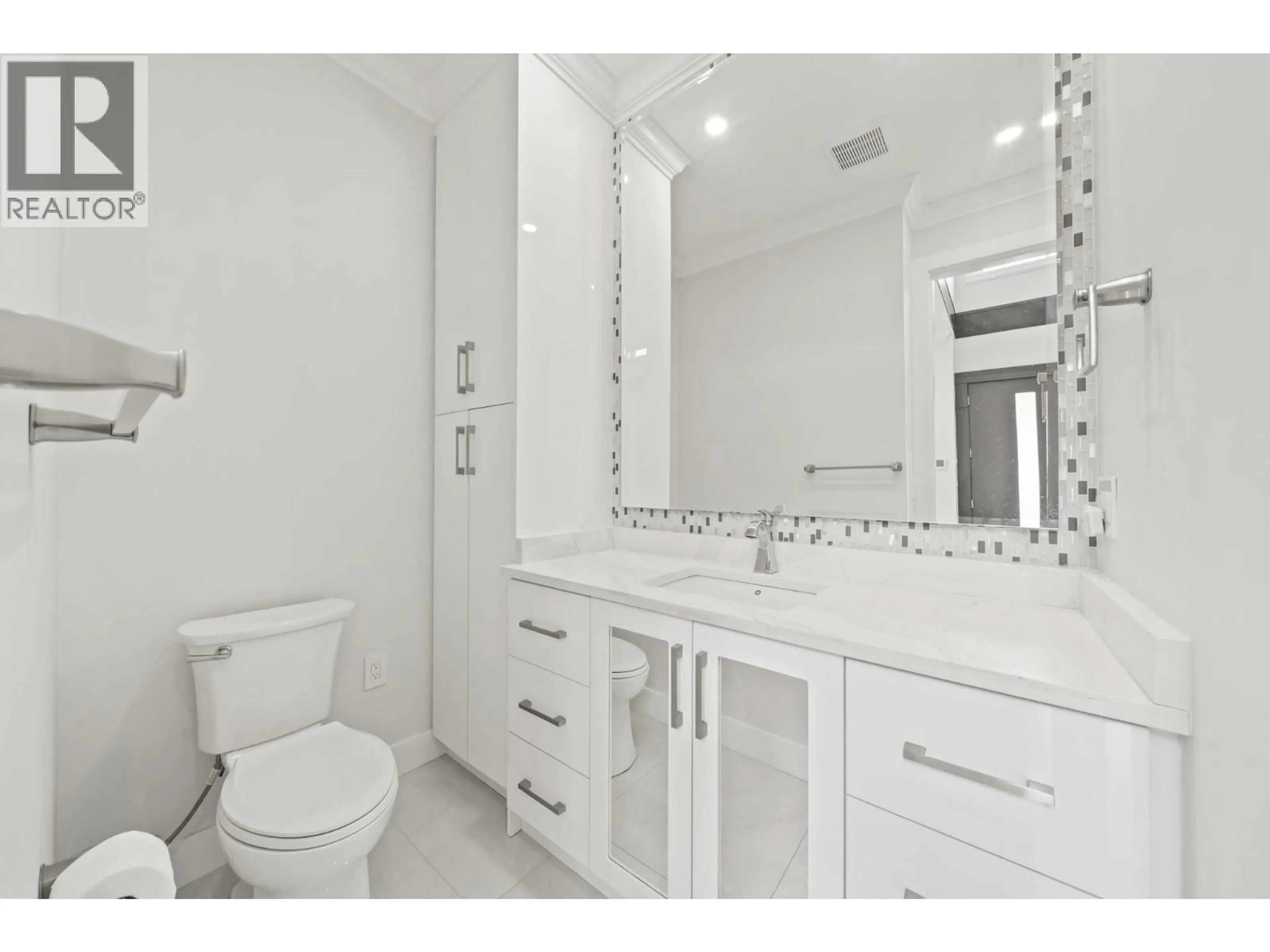 Contemporary bathroom, ceramic/tile floor for 3709 AVONDALE STREET, Burnaby British Columbia V5G1N8
